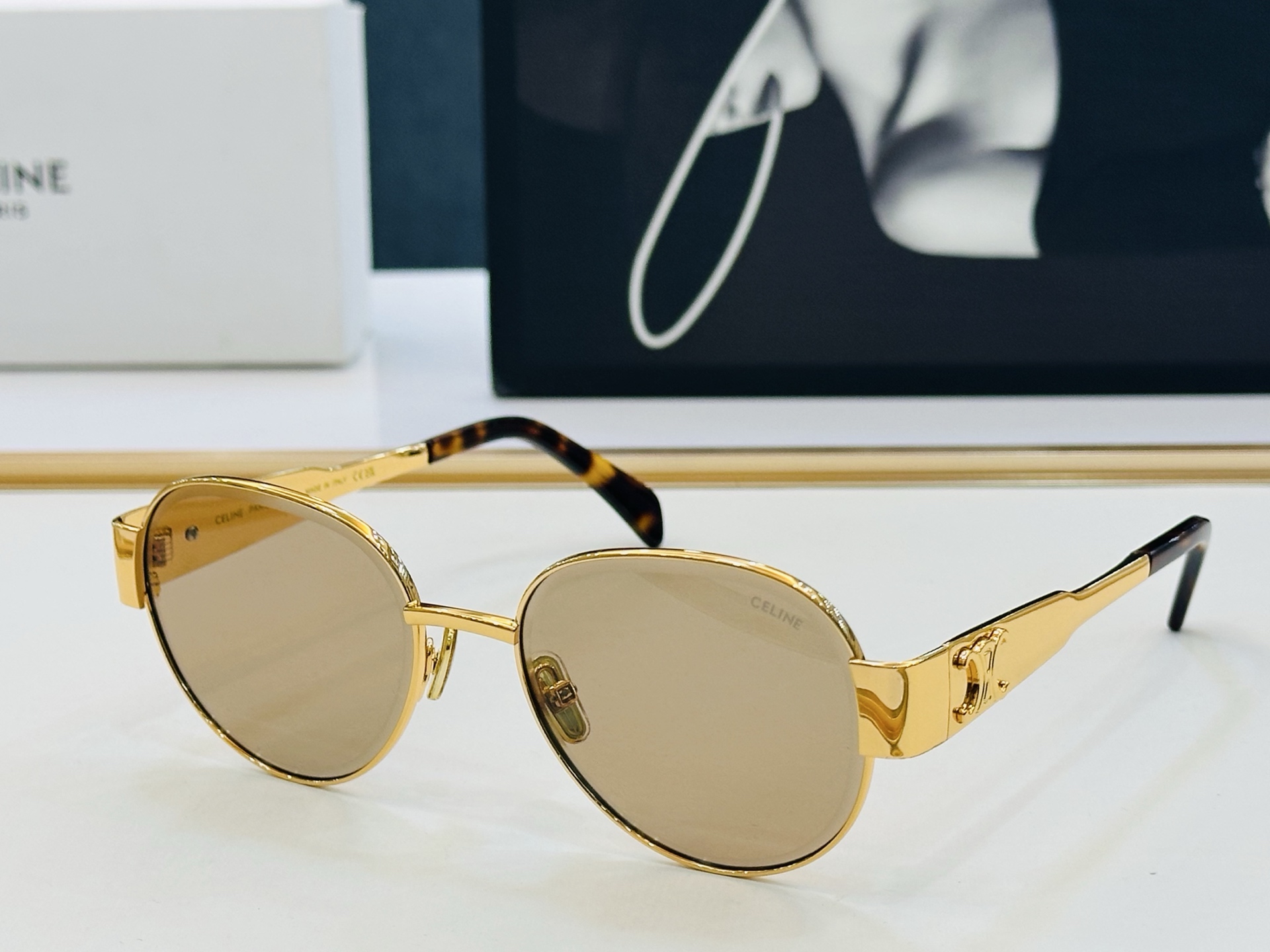 【CELINE】赛琳 CL42131 Size：56口18-145 一直热销的款式 欧美风 光泽度好 质