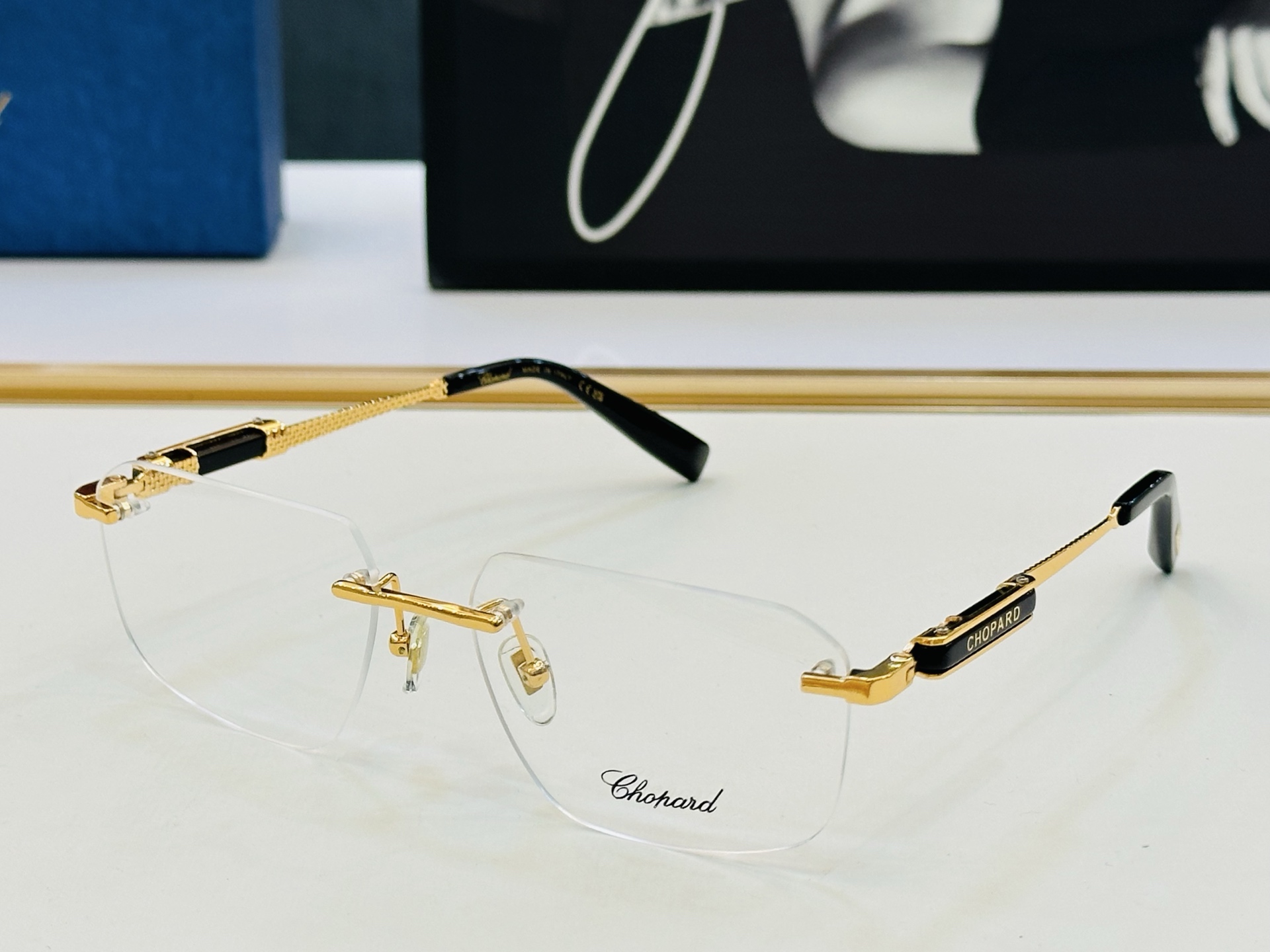 原版 ChoPard肖邦 MODEL: VCHL50 Size：58口17-145 以现代时尚的设计风格