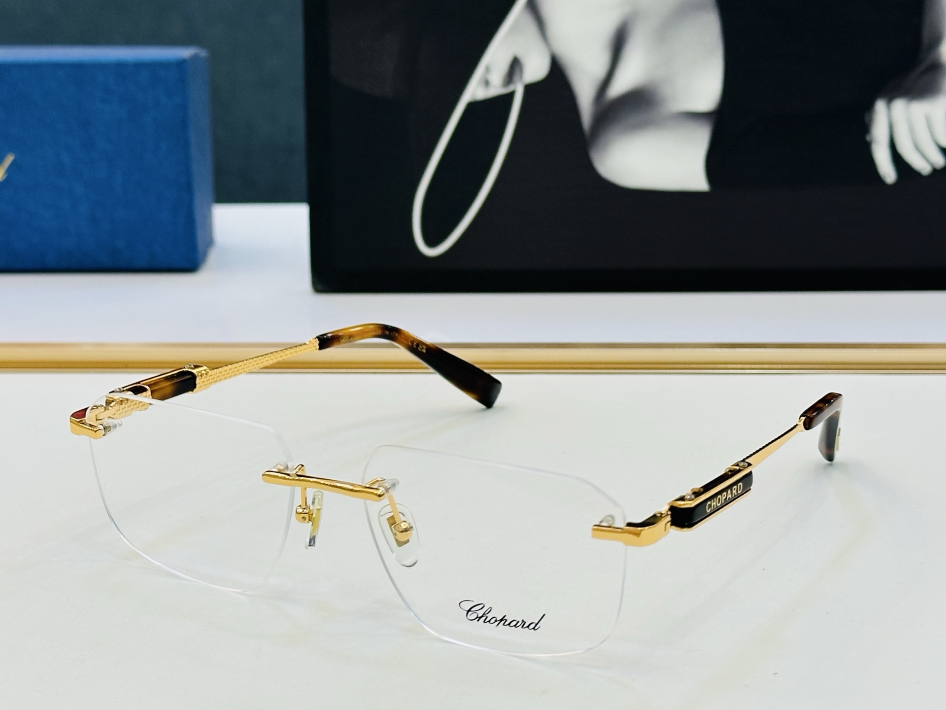 原版 ChoPard肖邦 MODEL: VCHL50 Size：58口17-145 以现代时尚的设计风格