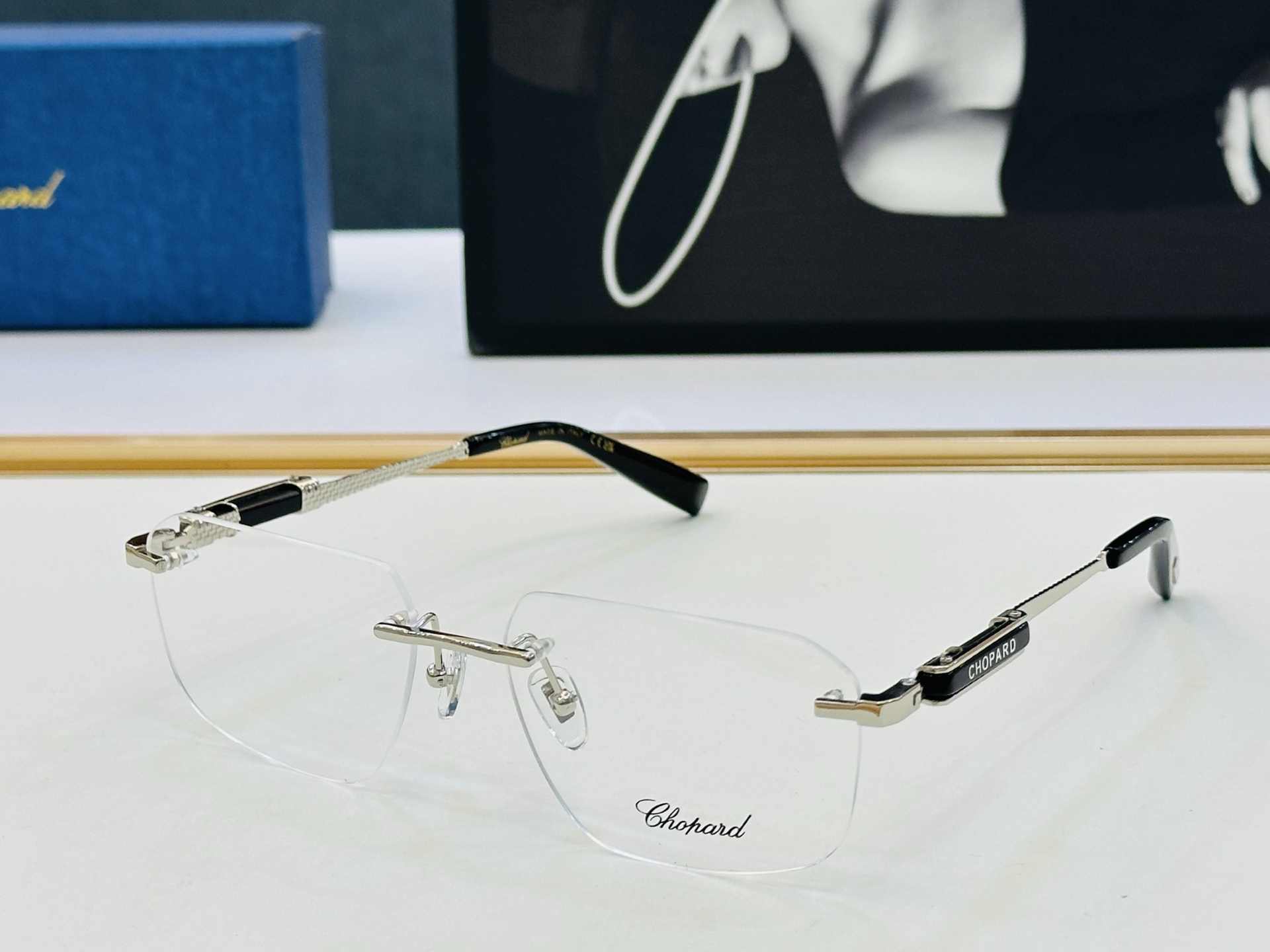 原版 ChoPard肖邦 MODEL: VCHL50 Size：58口17-145 以现代时尚的设计风格