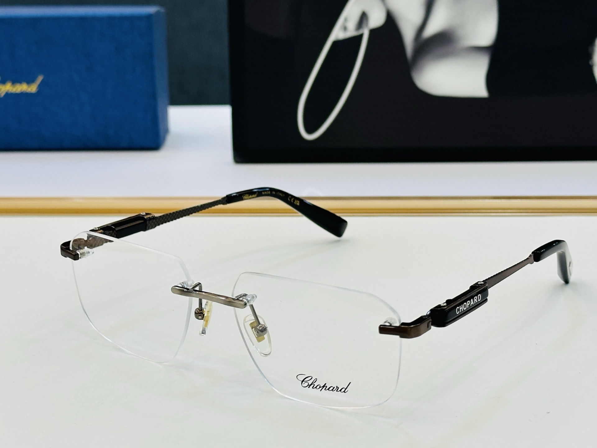 原版 ChoPard肖邦 MODEL: VCHL50 Size：58口17-145 以现代时尚的设计风格