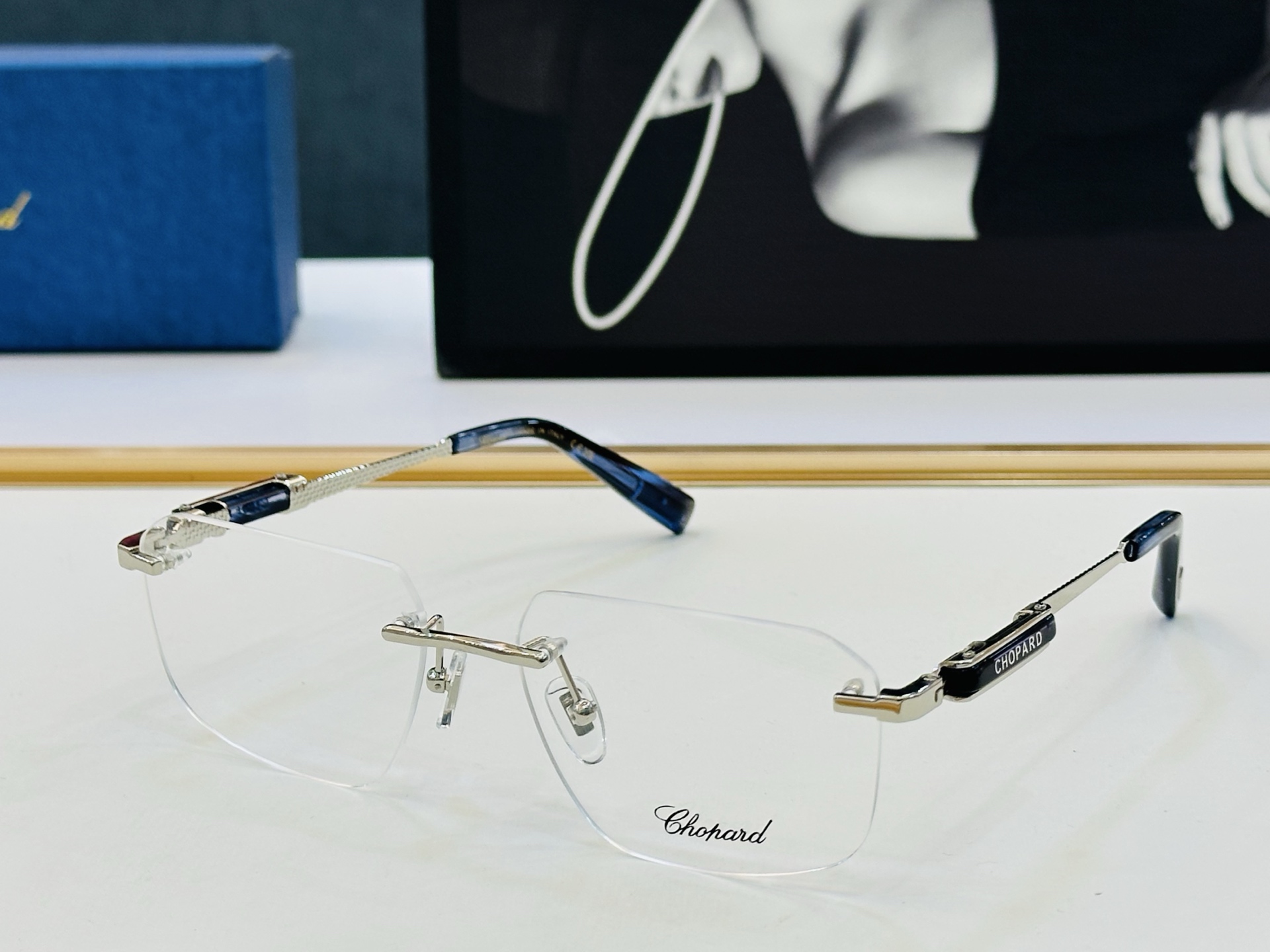 原版 ChoPard肖邦 MODEL: VCHL50 Size：58口17-145 以现代时尚的设计风格