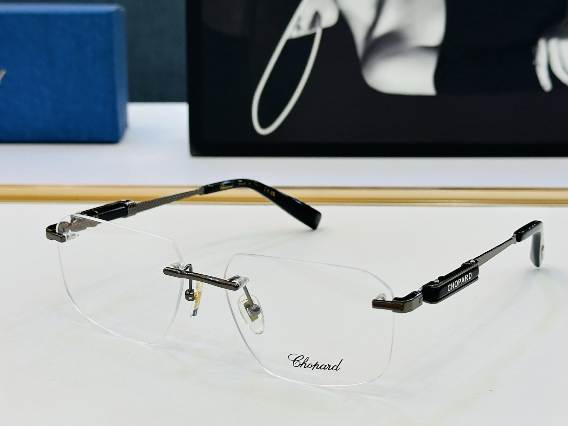 原版 ChoPard肖邦 MODEL: VCHL50 Size：58口17-145 以现代时尚的设计风格