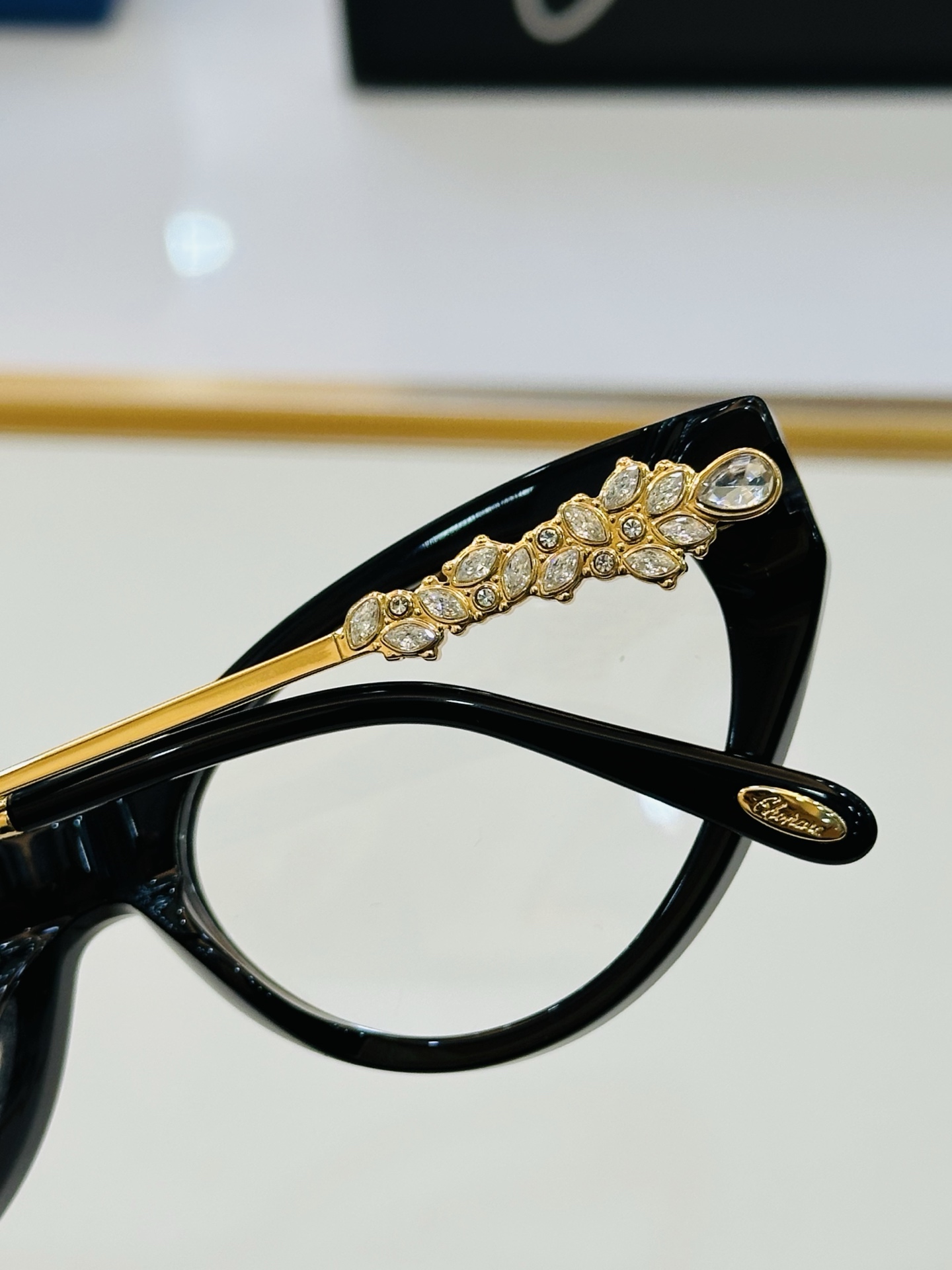 原版 ChoPard肖邦 MODEL: SCHG962 Size：54口17-142 以现代时尚的设计风