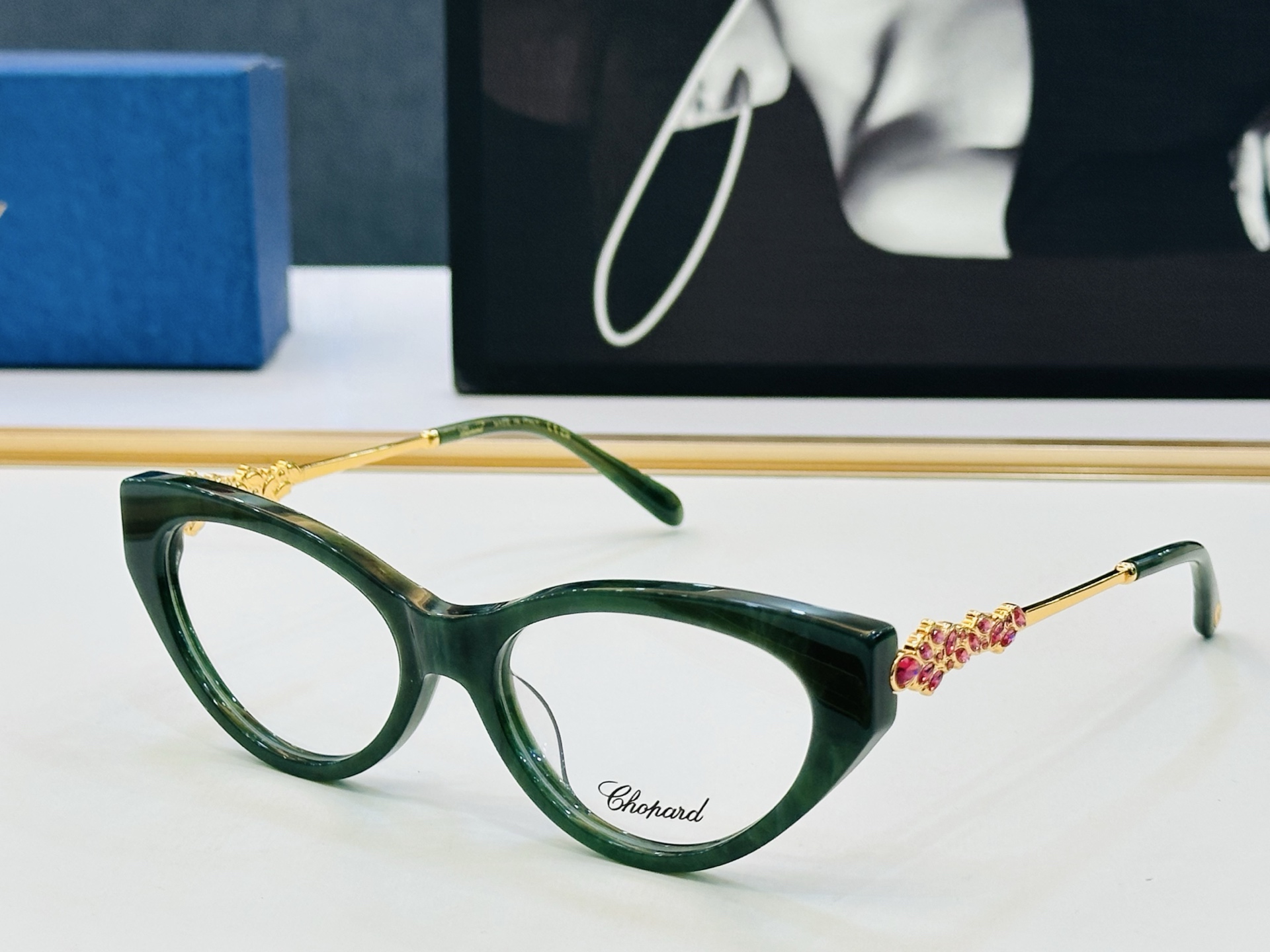 原版 ChoPard肖邦 MODEL: SCHG962 Size：54口17-142 以现代时尚的设计风