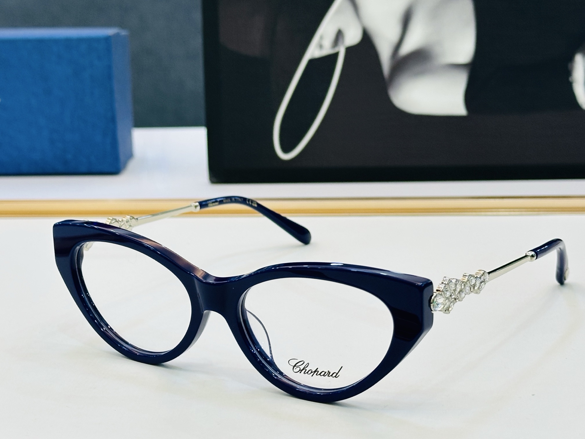 原版 ChoPard肖邦 MODEL: SCHG962 Size：54口17-142 以现代时尚的设计风