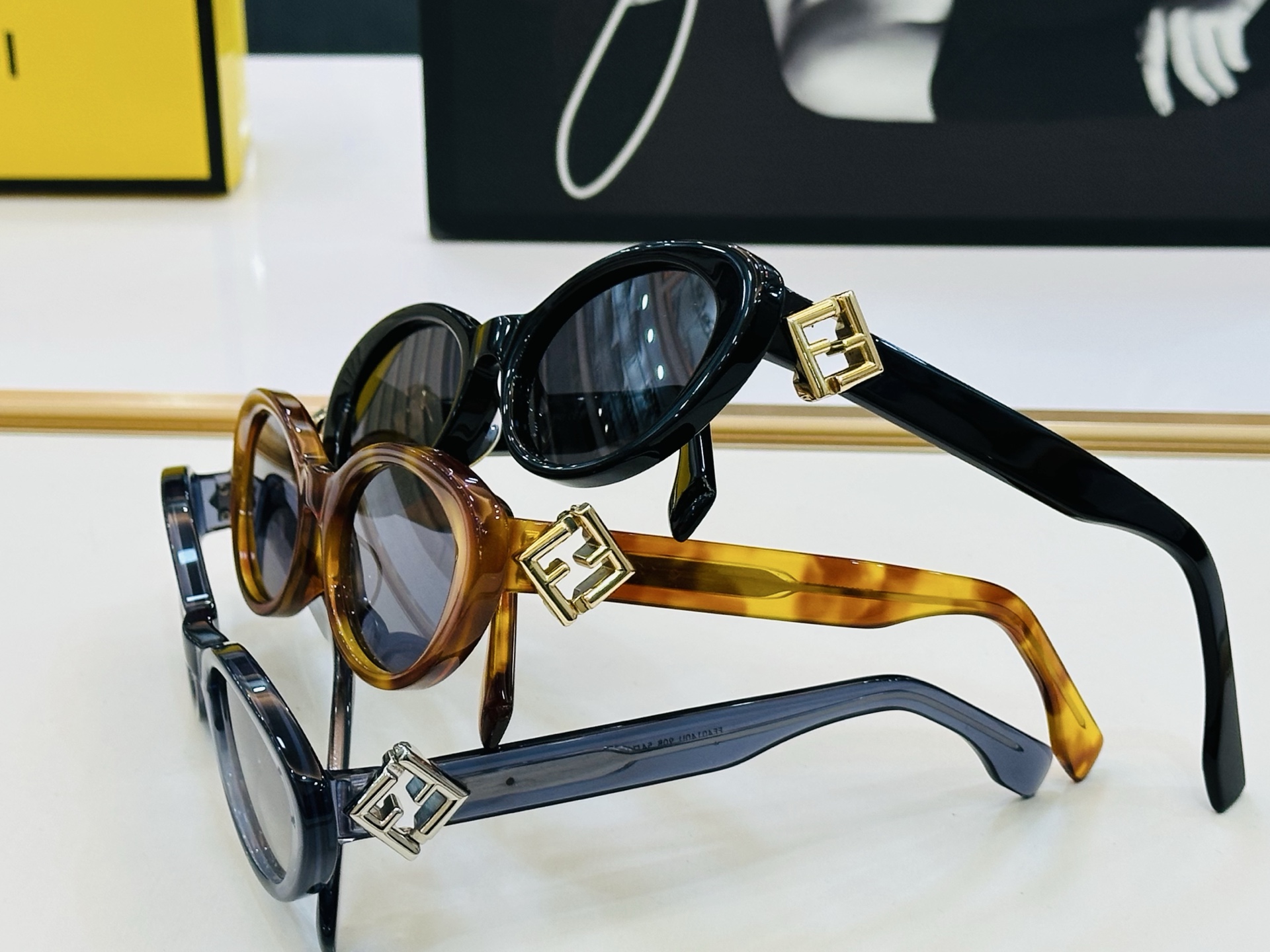 。新款FEND* FE40140U Size：54口19-140 🎁芬家 😀👏时尚经典 A太阳镜