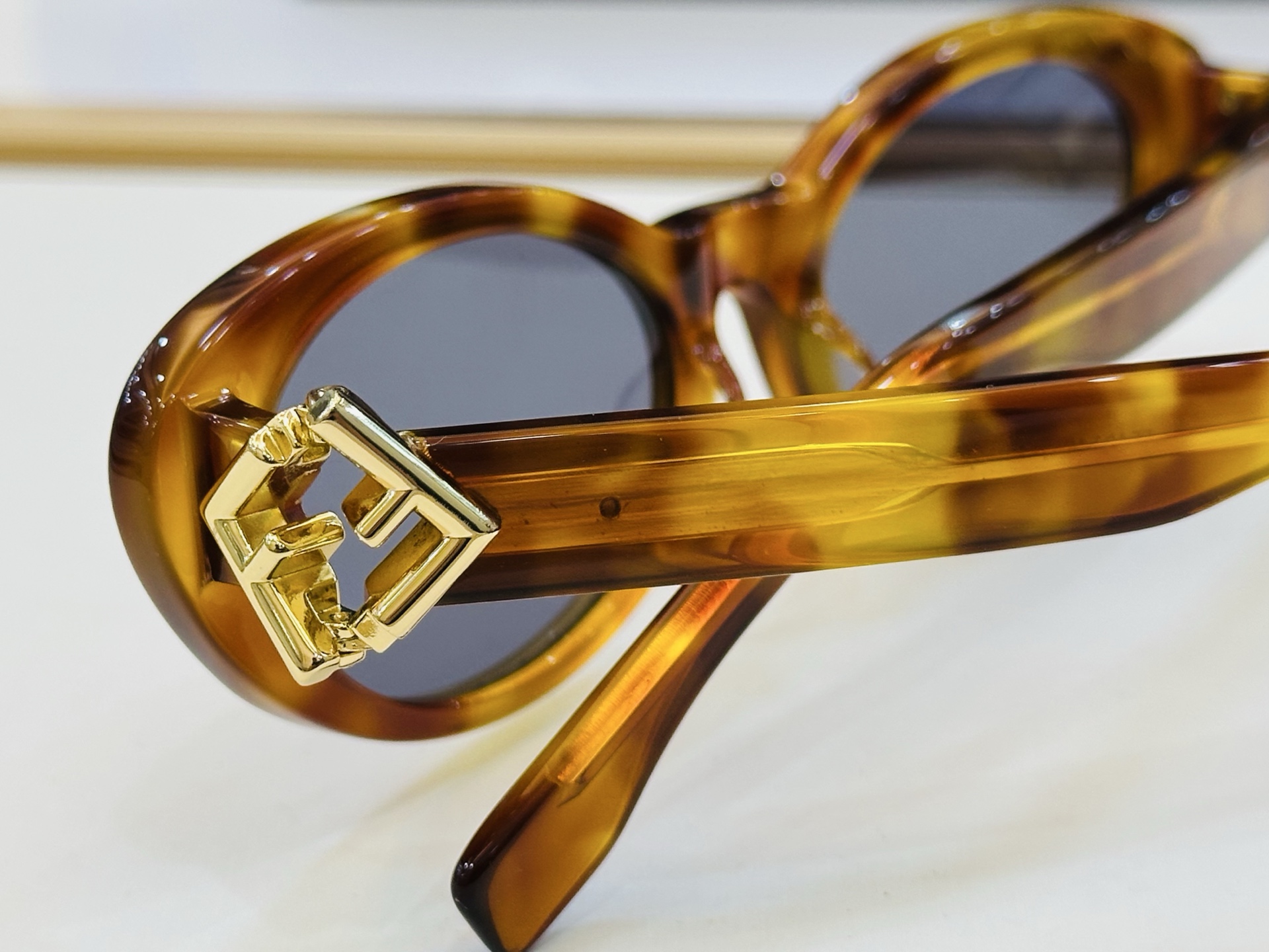 。新款FEND* FE40140U Size：54口19-140 🎁芬家 😀👏时尚经典 A太阳镜