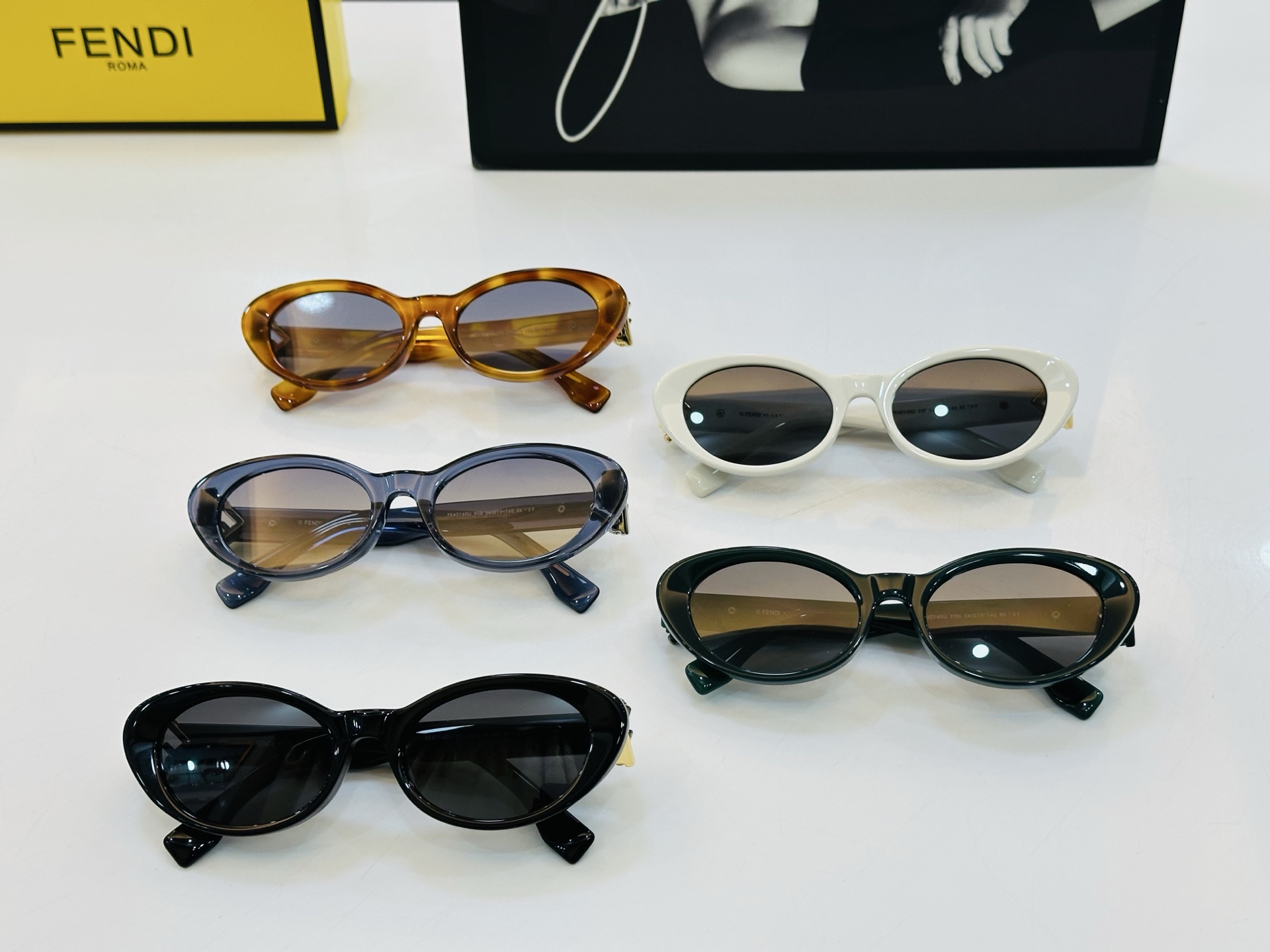 。新款FEND* FE40140U Size：54口19-140 🎁芬家 😀👏时尚经典 A太阳镜