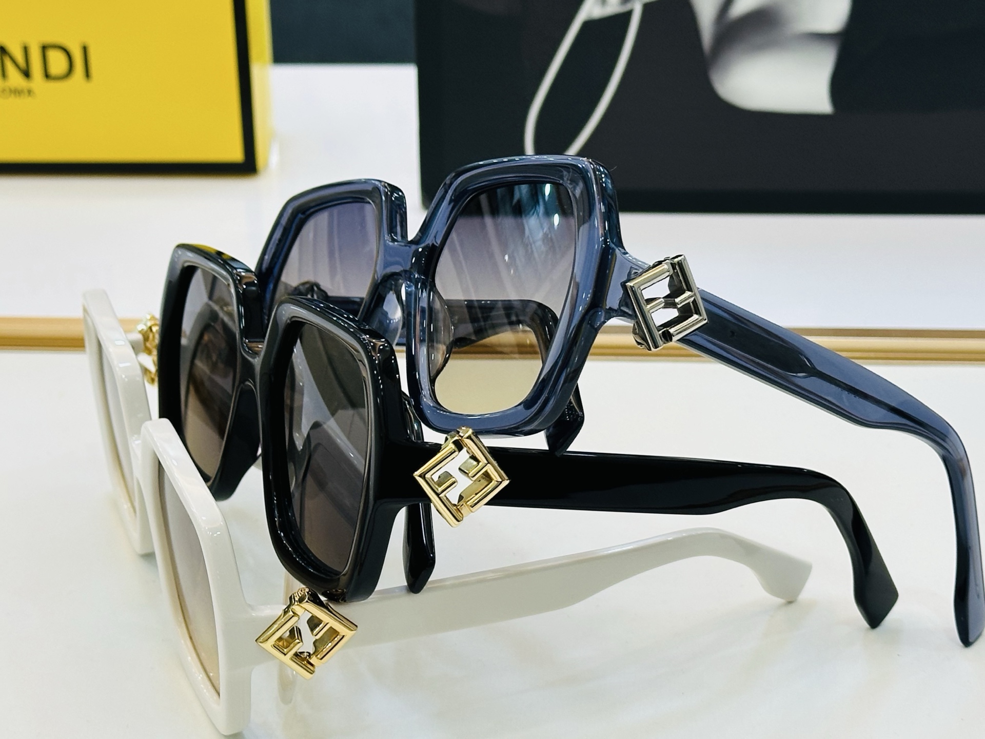 。新款FEND* FE40139 Size：53口19-140 🎁芬家 😀👏时尚经典 A太阳镜