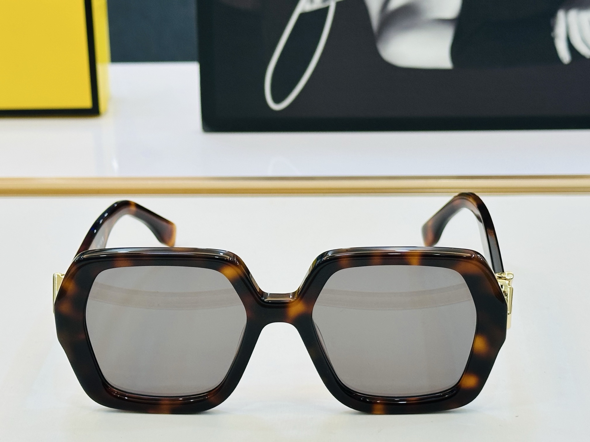 。新款FEND* FE40139 Size：53口19-140 🎁芬家 😀👏时尚经典 A太阳镜