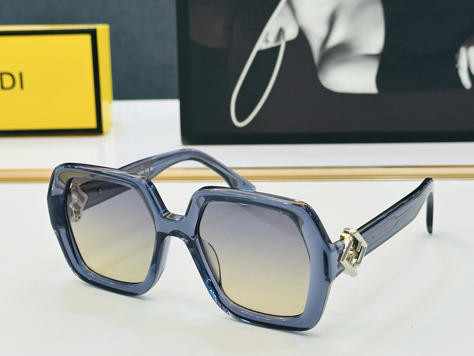 。新款FEND* FE40139 Size：53口19-140 🎁芬家 😀👏时尚经典 A太阳镜