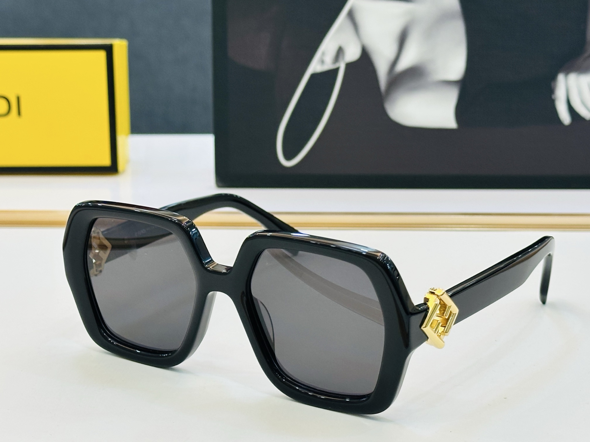 。新款FEND* FE40139 Size：53口19-140 🎁芬家 😀👏时尚经典 A太阳镜