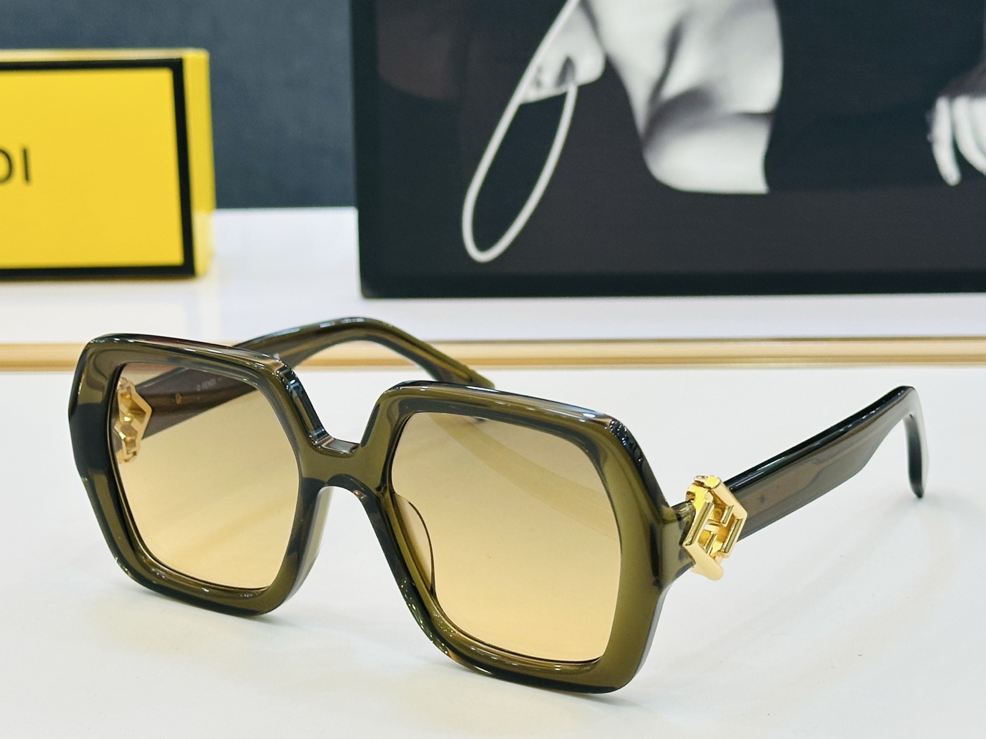 。新款FEND* FE40139 Size：53口19-140 🎁芬家 😀👏时尚经典 A太阳镜