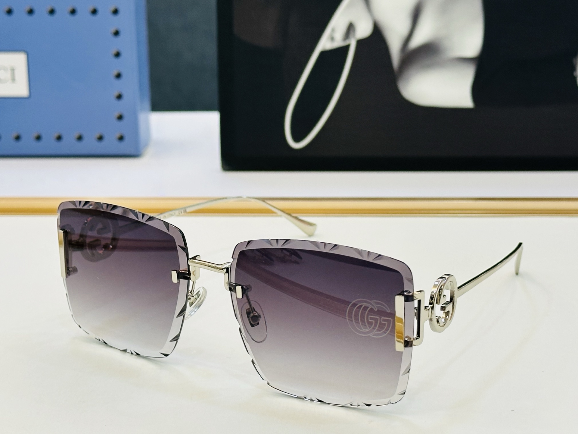 GUCC* 古家 GG1611 🐝🐝系列 Size：64口17-143 🍁🍁b超绝品质 太阳镜。