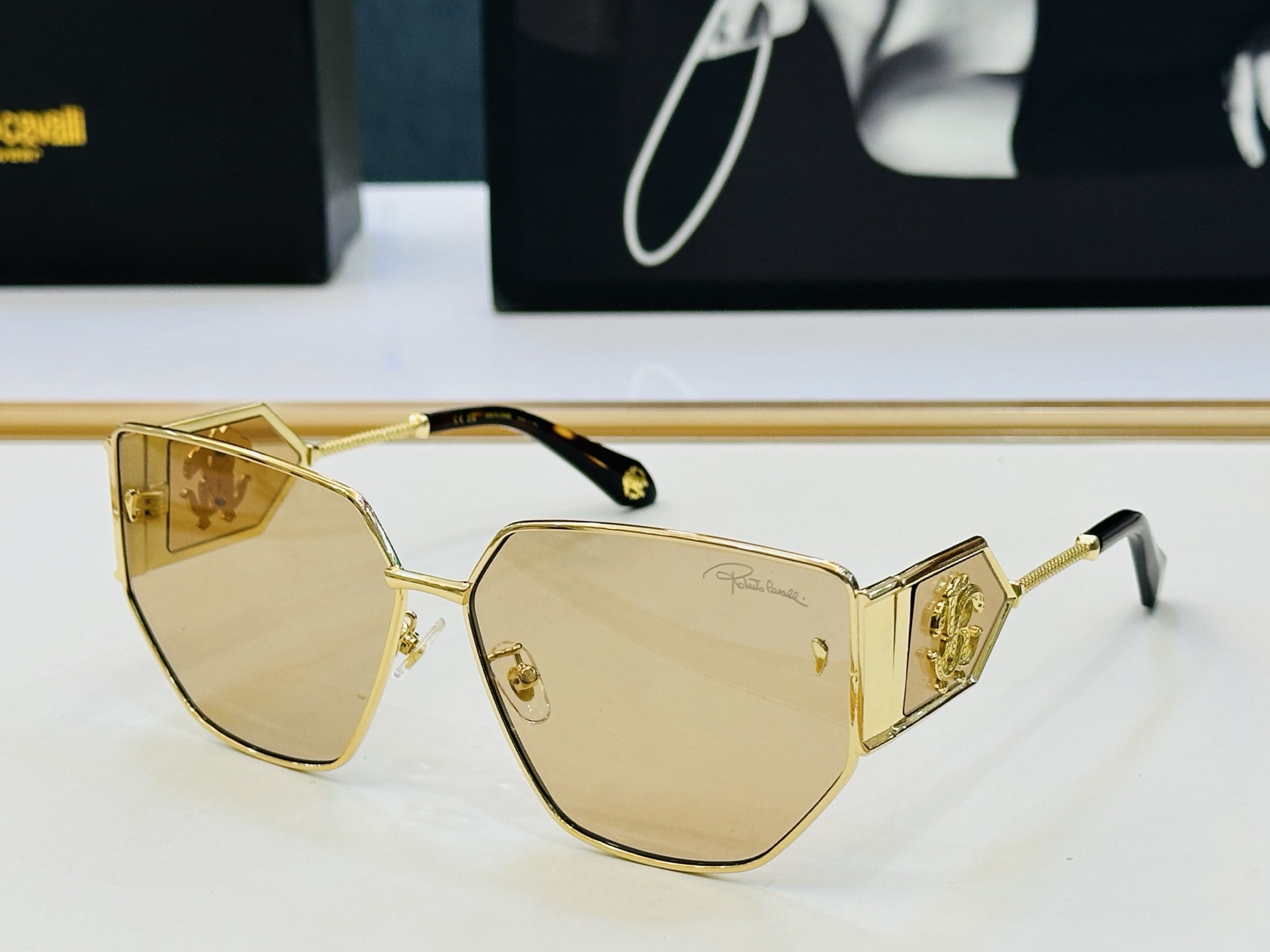 罗伯特家 SRC092 Size：64口13-140 呲牙][呲牙]进口材料 logo 全新的感觉 给你