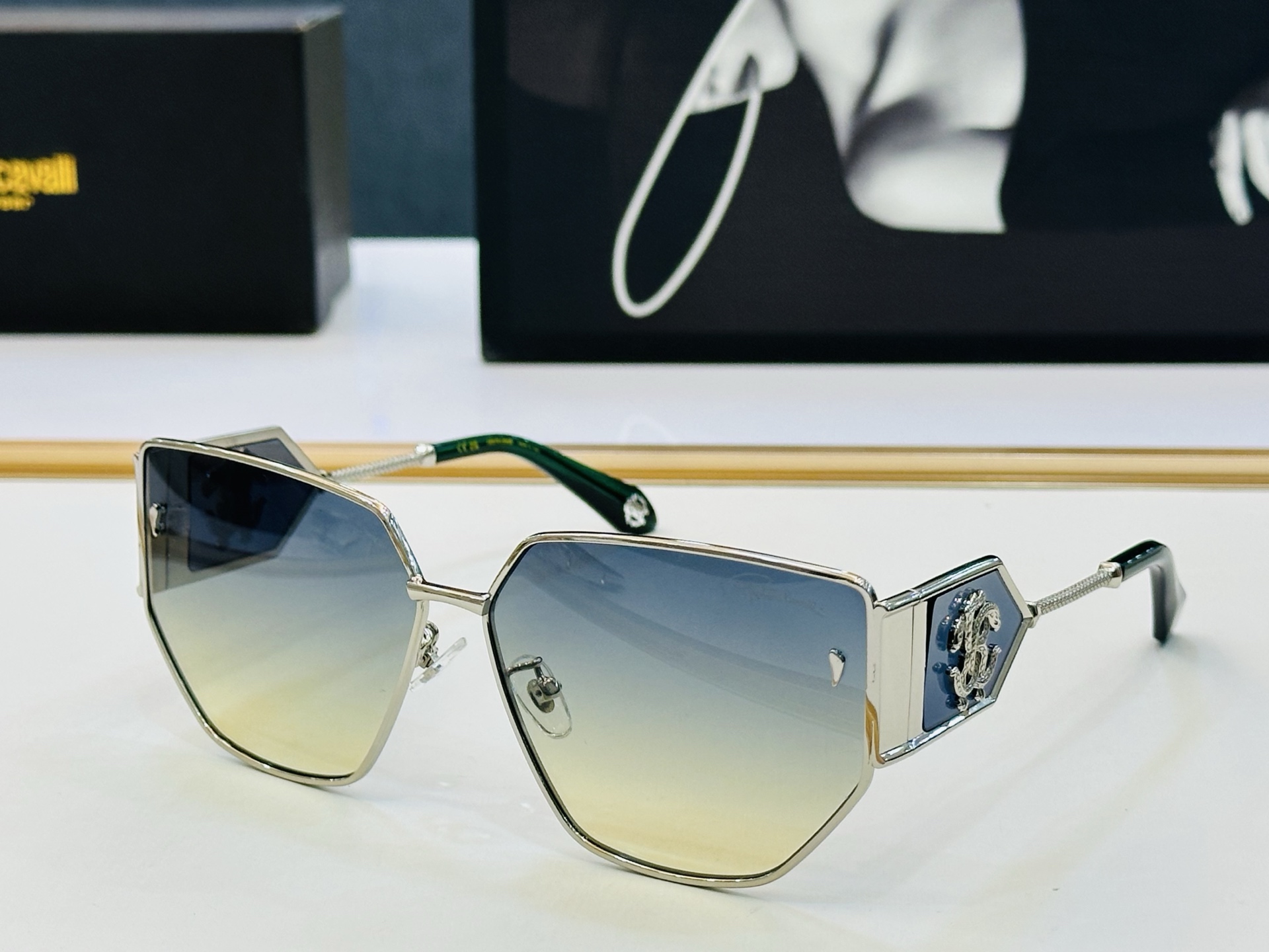 罗伯特家 SRC092 Size：64口13-140 呲牙][呲牙]进口材料 logo 全新的感觉 给你