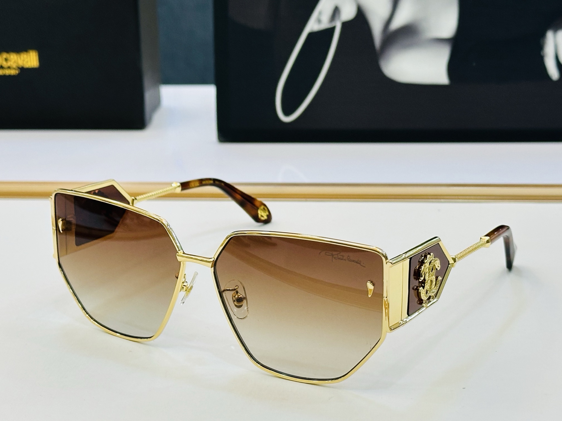 罗伯特家 SRC092 Size：64口13-140 呲牙][呲牙]进口材料 logo 全新的感觉 给你