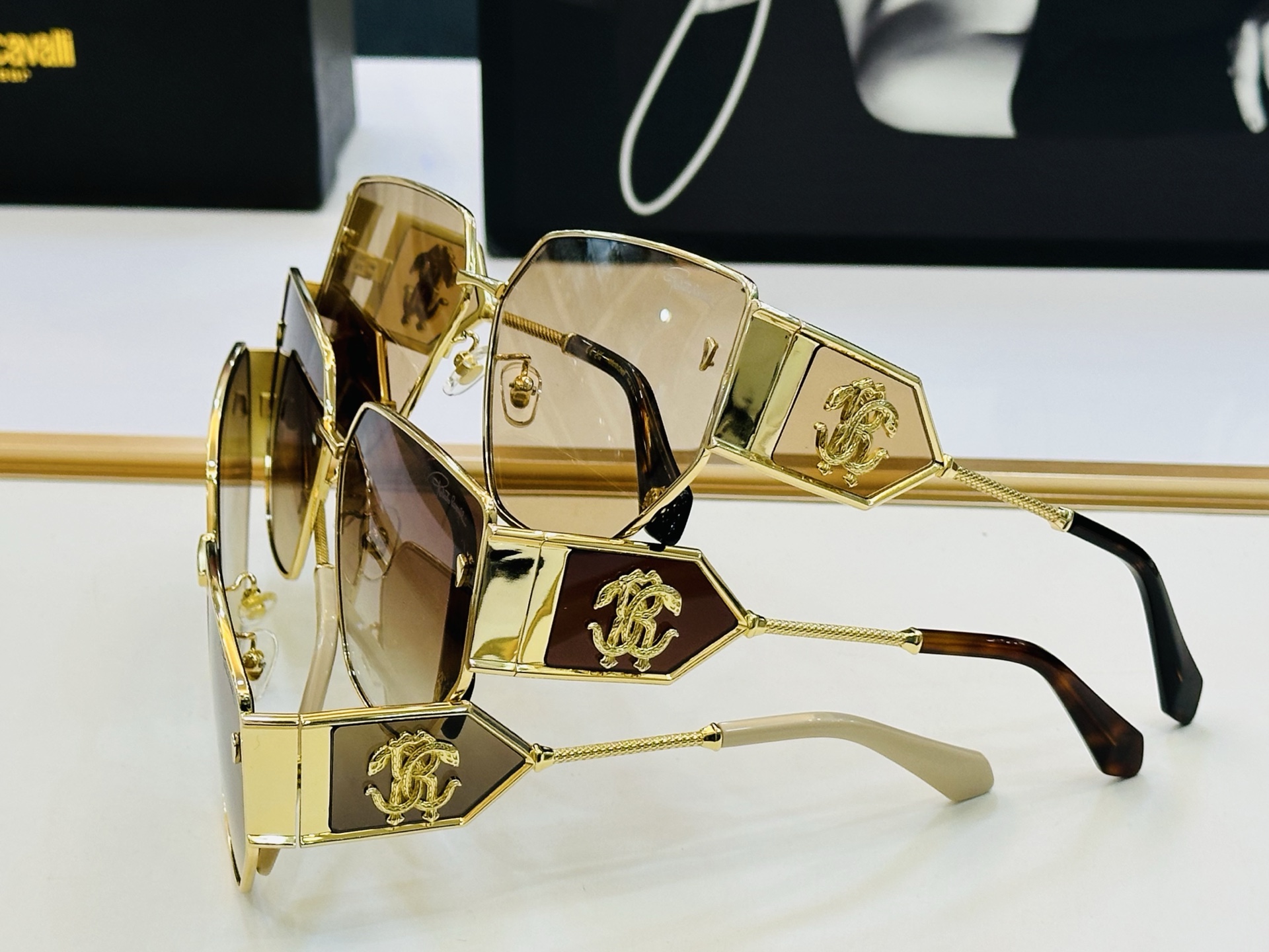 罗伯特家 SRC092 Size：64口13-140 呲牙][呲牙]进口材料 logo 全新的感觉 给你