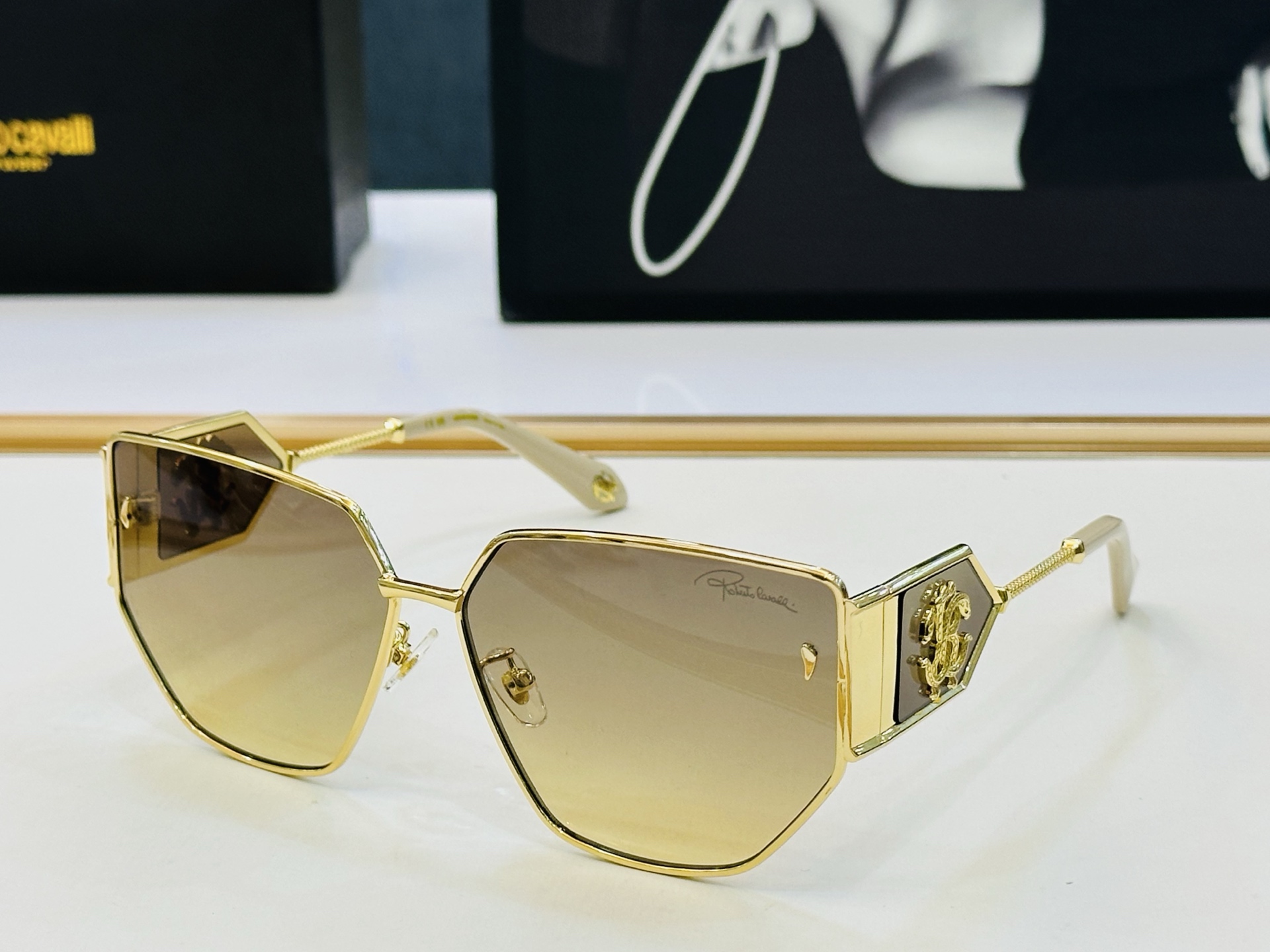 罗伯特家 SRC092 Size：64口13-140 呲牙][呲牙]进口材料 logo 全新的感觉 给你