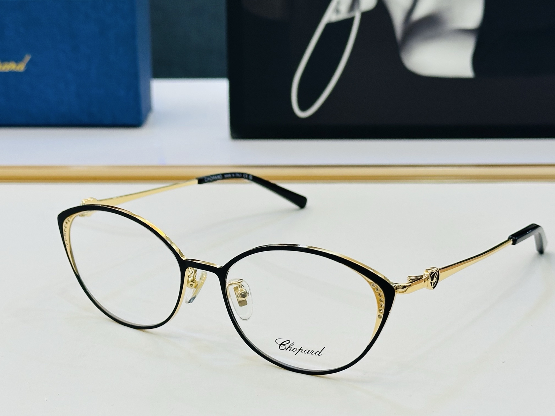 原版 ChoPard肖邦 MODEL: VCHF69 Size：54口18-140 以现代时尚的设计风格