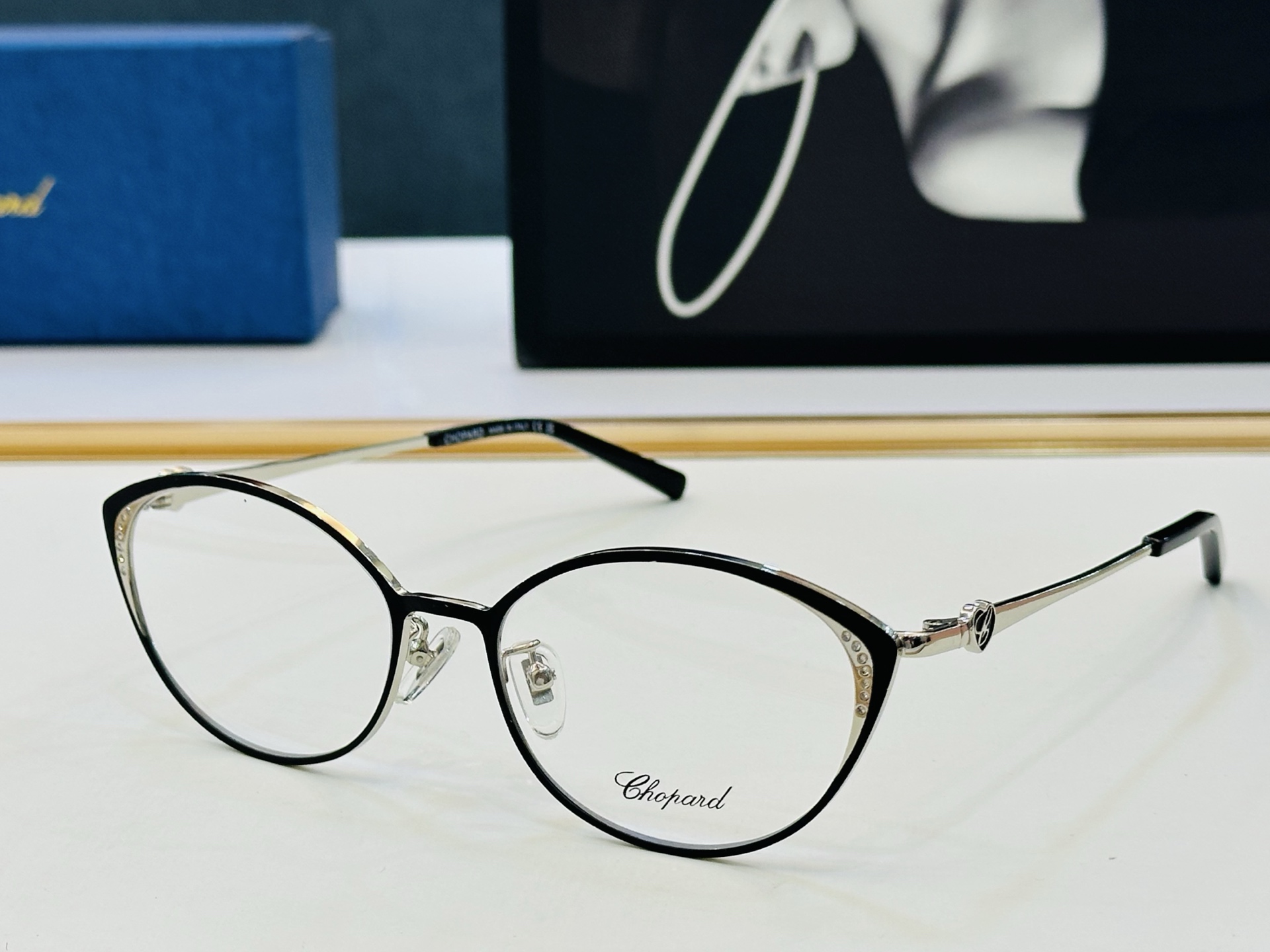 原版 ChoPard肖邦 MODEL: VCHF69 Size：54口18-140 以现代时尚的设计风格