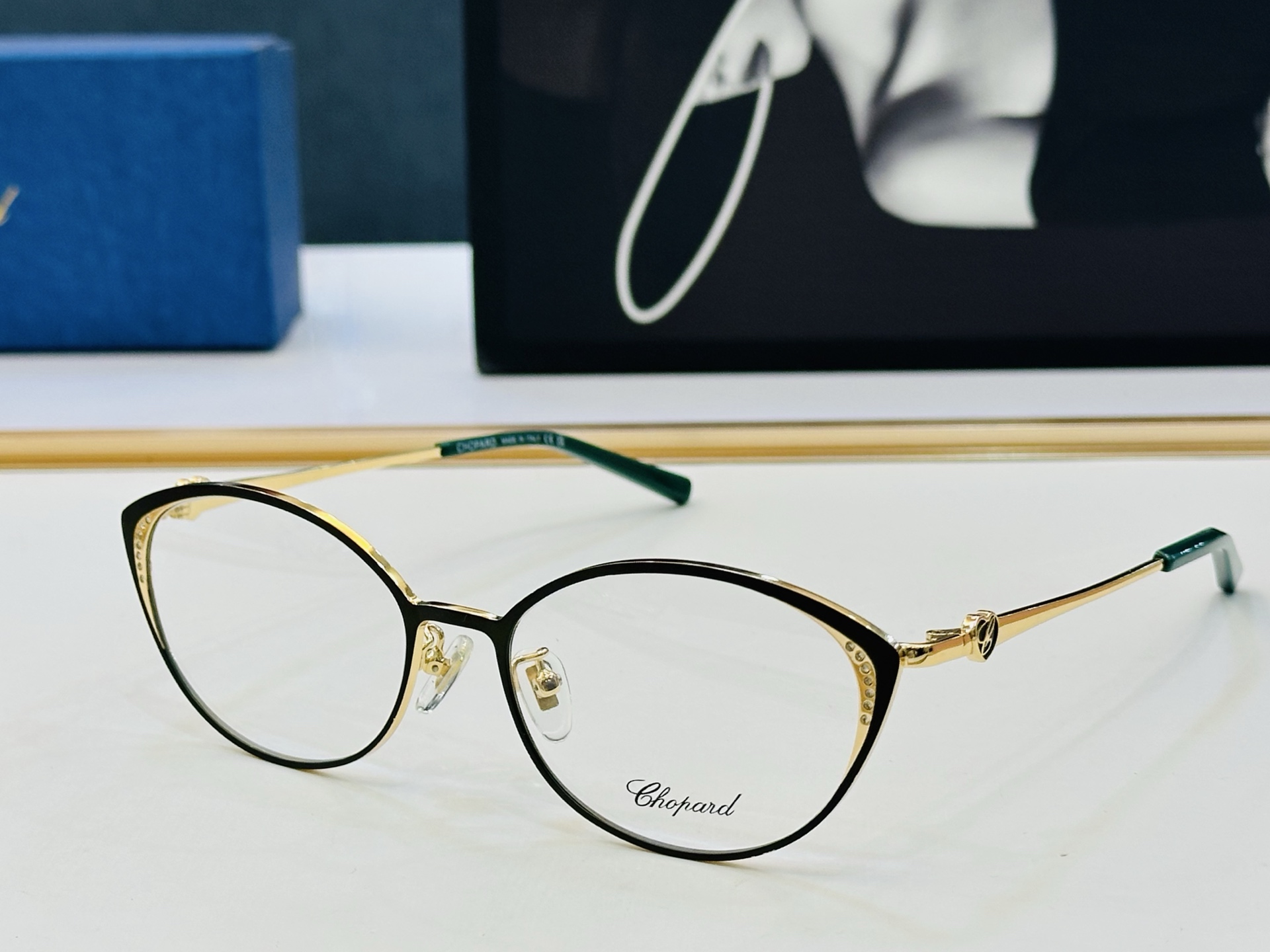 原版 ChoPard肖邦 MODEL: VCHF69 Size：54口18-140 以现代时尚的设计风格