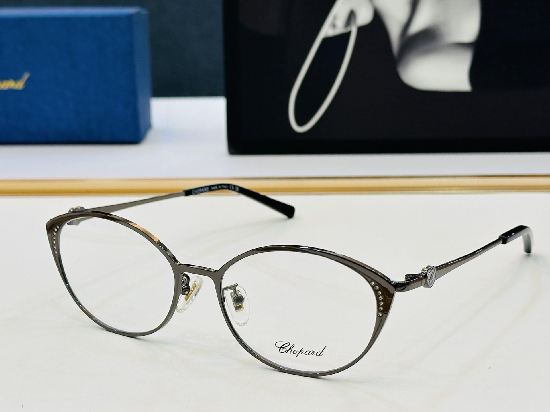 原版 ChoPard肖邦 MODEL: VCHF69 Size：54口18-140 以现代时尚的设计风格