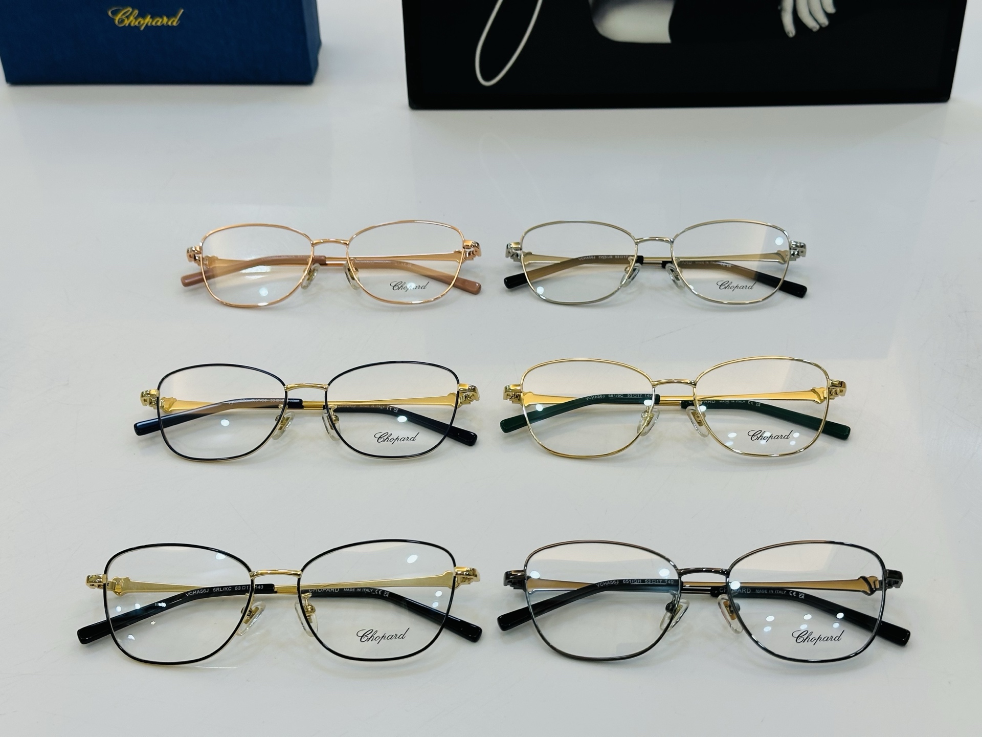 原版 ChoPard肖邦 MODEL: VCHA56J Size：53口17-140 以现代时尚的设计风