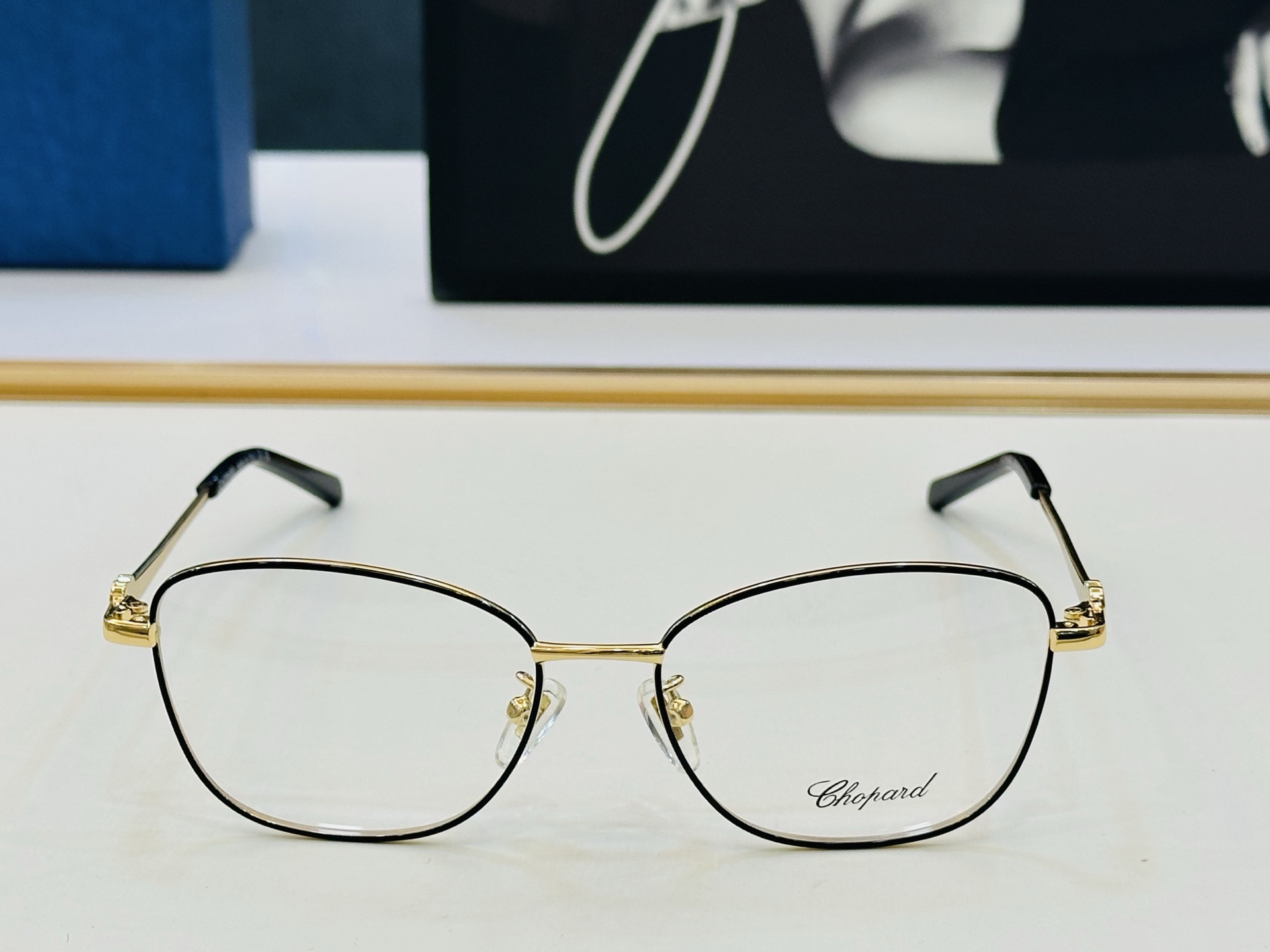 原版 ChoPard肖邦 MODEL: VCHA56J Size：53口17-140 以现代时尚的设计风