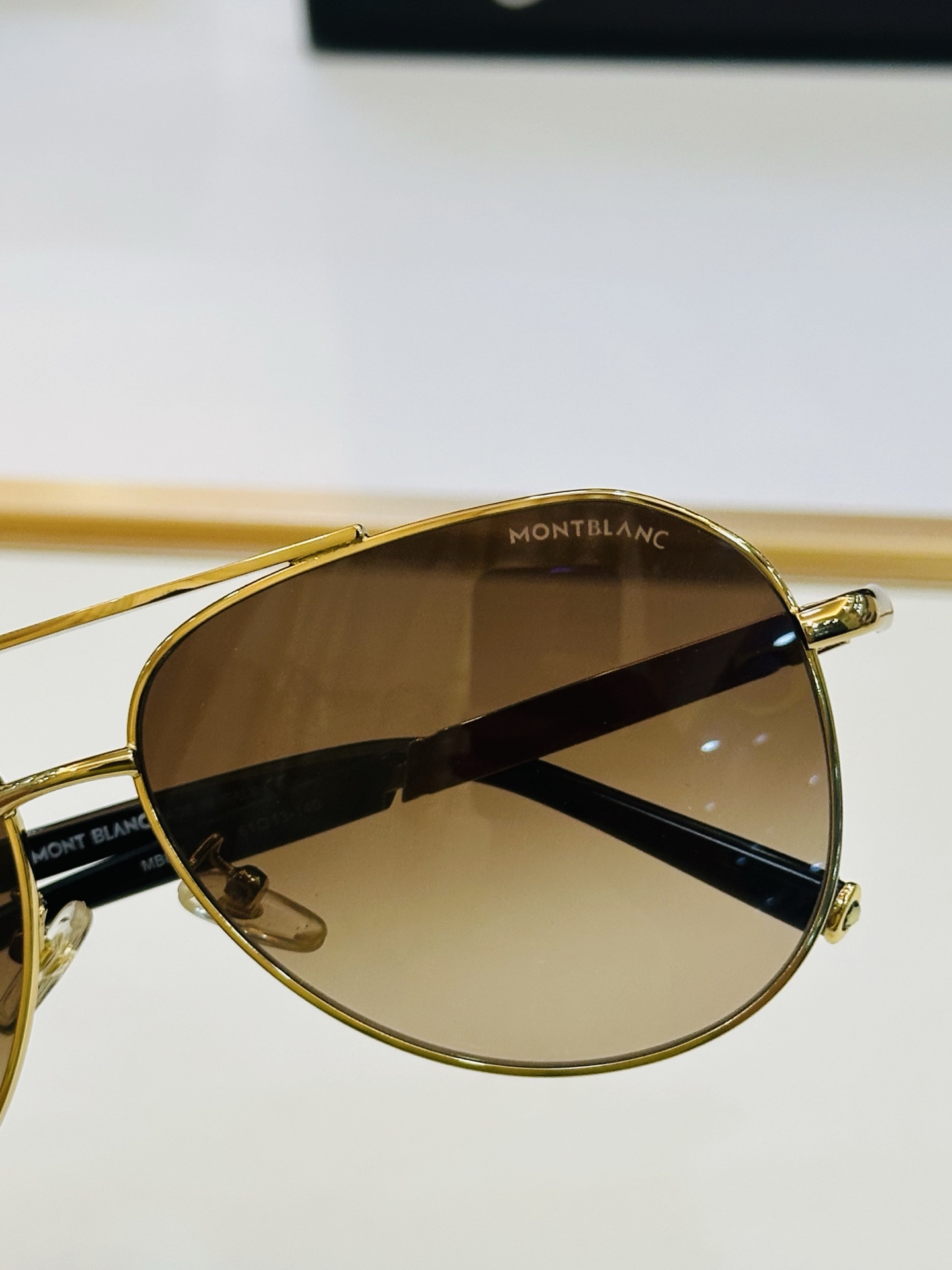 MB861 Size：61口13-140 🌤万宝龙 非常能彰显一个人的品味品质做工稳实 C太阳镜