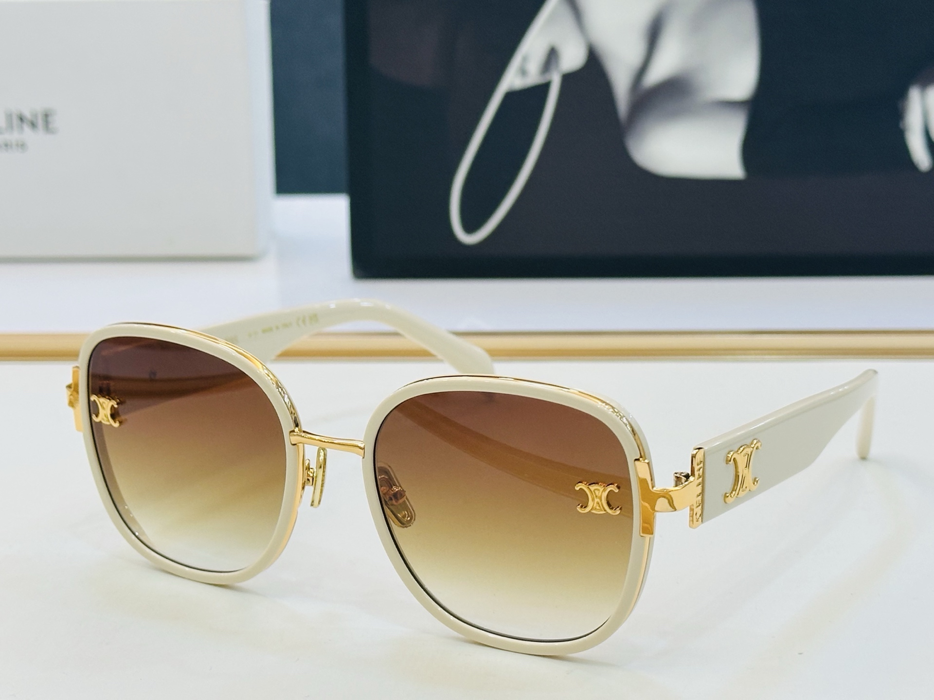 【CELINE】赛琳 CL1465LU Size：57口20-145 一直热销的款式，欧美风 光泽度好 