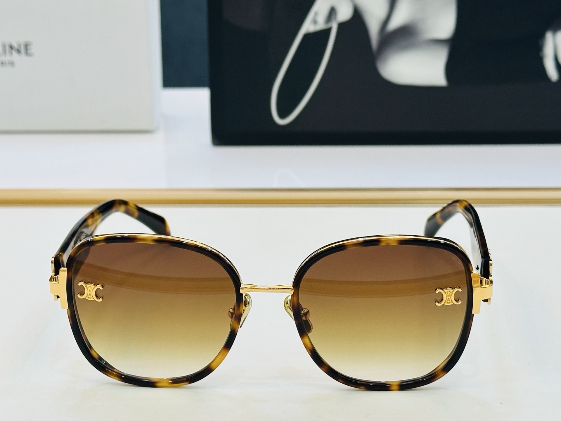 【CELINE】赛琳 CL1465LU Size：57口20-145 一直热销的款式，欧美风 光泽度好 