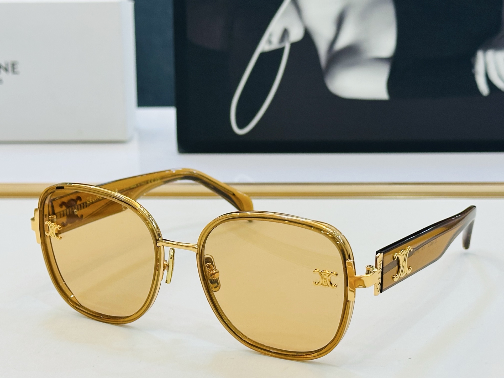 【CELINE】赛琳 CL1465LU Size：57口20-145 一直热销的款式，欧美风 光泽度好 