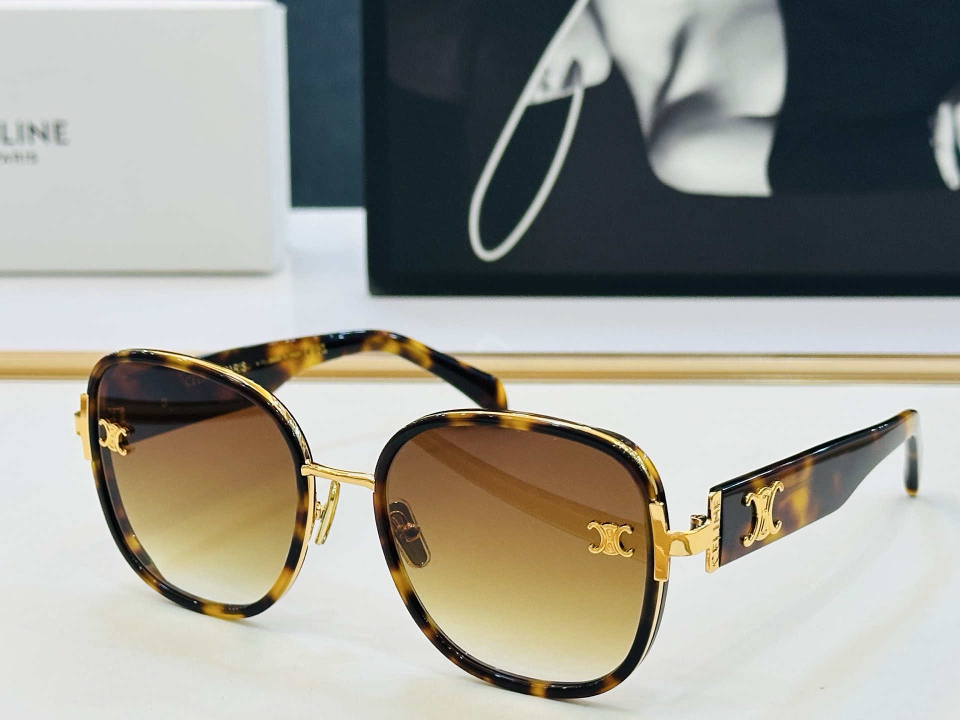 【CELINE】赛琳 CL1465LU Size：57口20-145 一直热销的款式，欧美风 光泽度好 