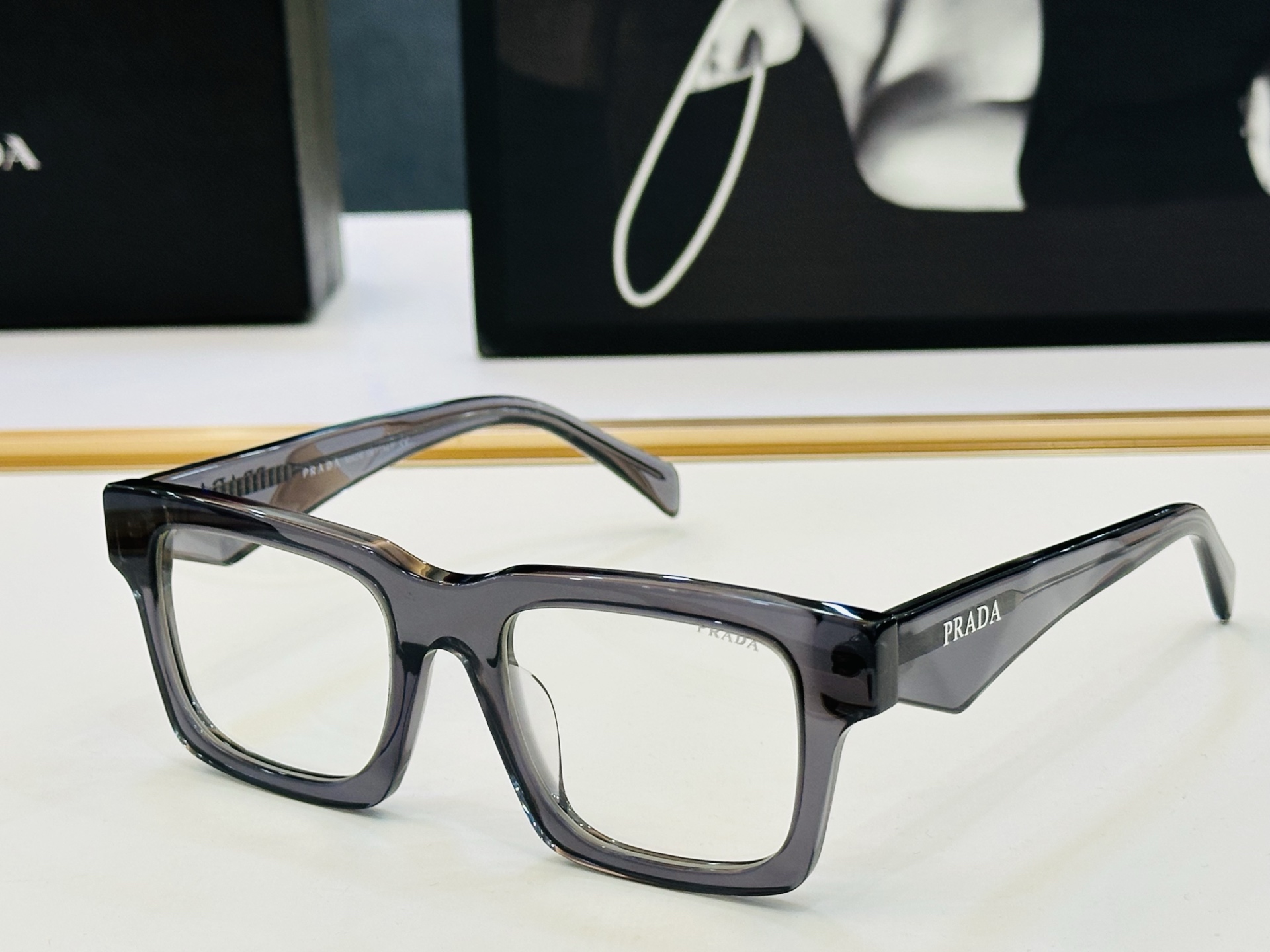 🔺PRAD*🔻普家 PRA06S Size：50口21-145 眼镜系列堪称精湛制作 彰显独特个 C最新