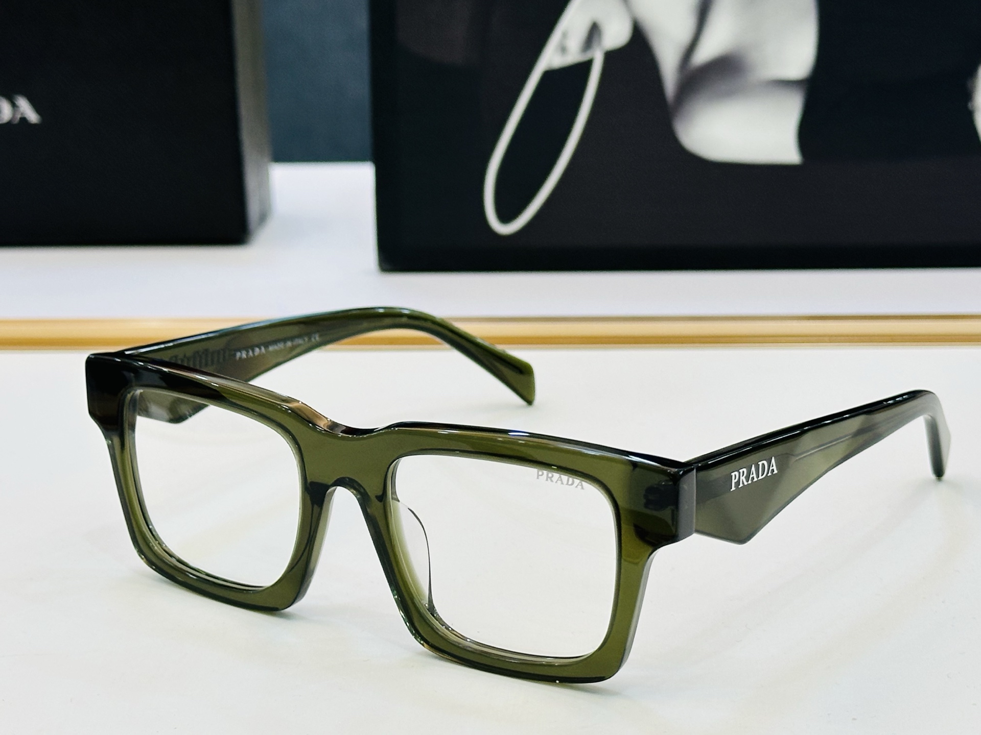 🔺PRAD*🔻普家 PRA06S Size：50口21-145 眼镜系列堪称精湛制作 彰显独特个 C最新