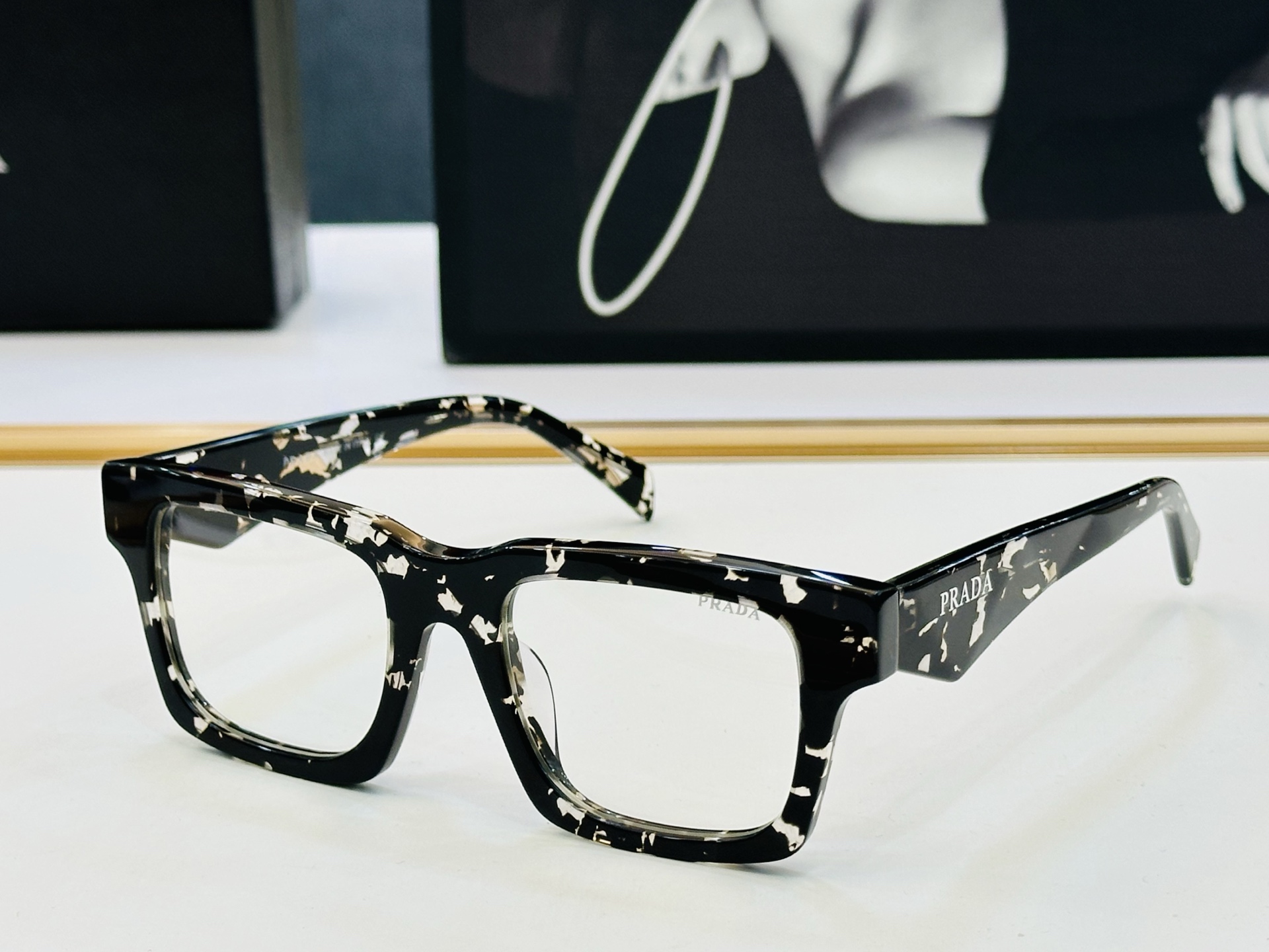 🔺PRAD*🔻普家 PRA06S Size：50口21-145 眼镜系列堪称精湛制作 彰显独特个 C最新