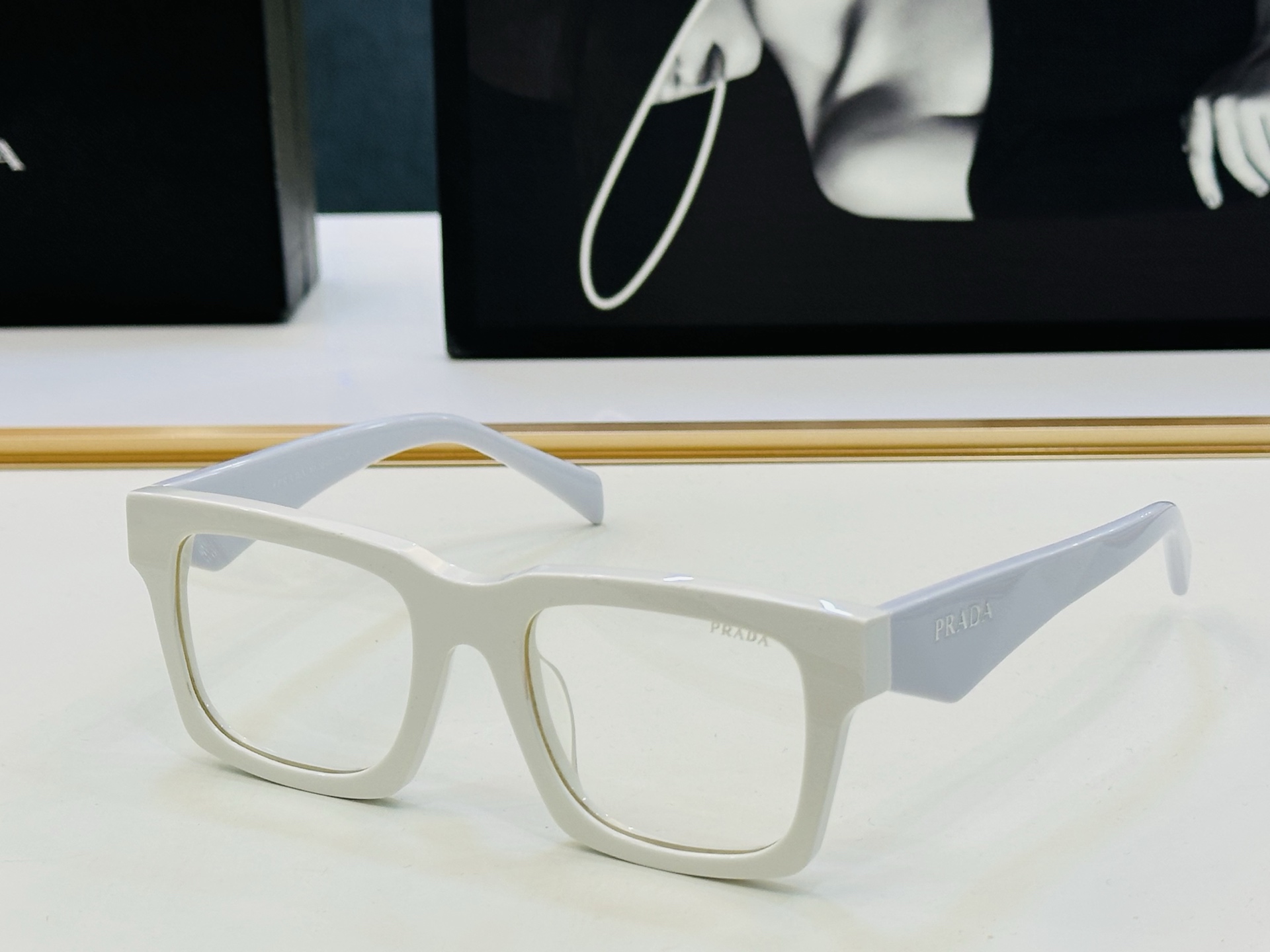 🔺PRAD*🔻普家 PRA06S Size：50口21-145 眼镜系列堪称精湛制作 彰显独特个 C最新