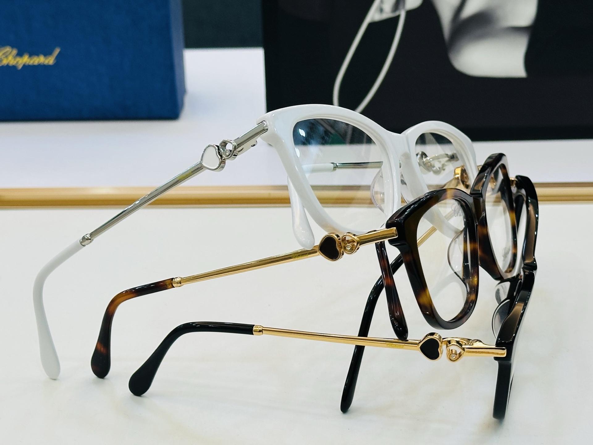 原版 ChoPard肖邦 MODEL: SCH320G Size：54口17-142 以现代时尚的设计风