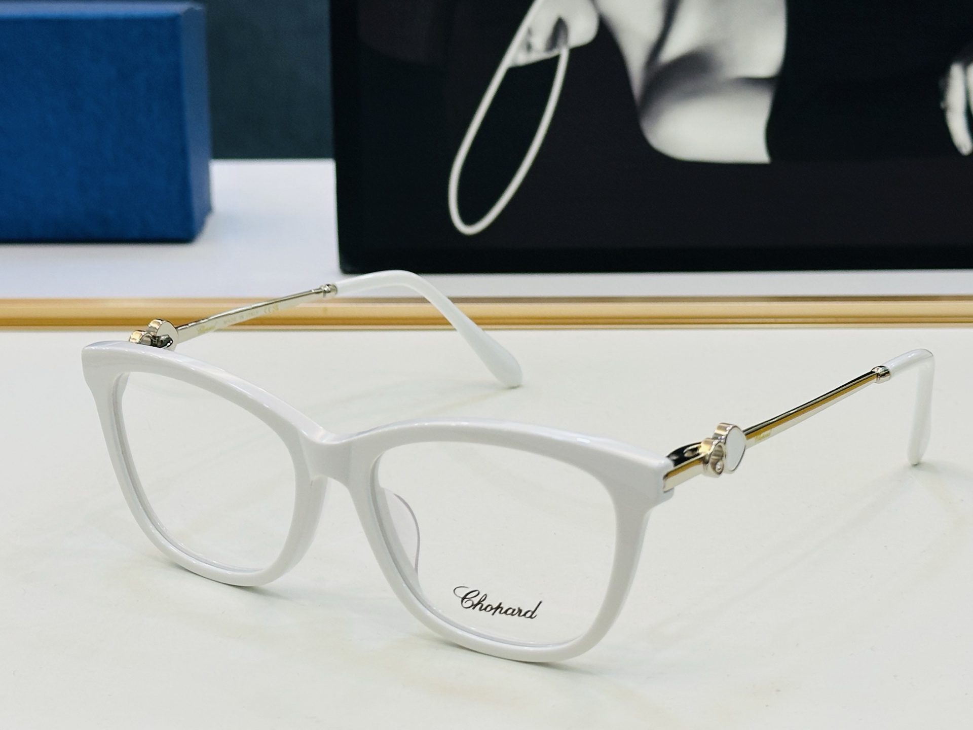 原版 ChoPard肖邦 MODEL: SCH320G Size：54口17-142 以现代时尚的设计风