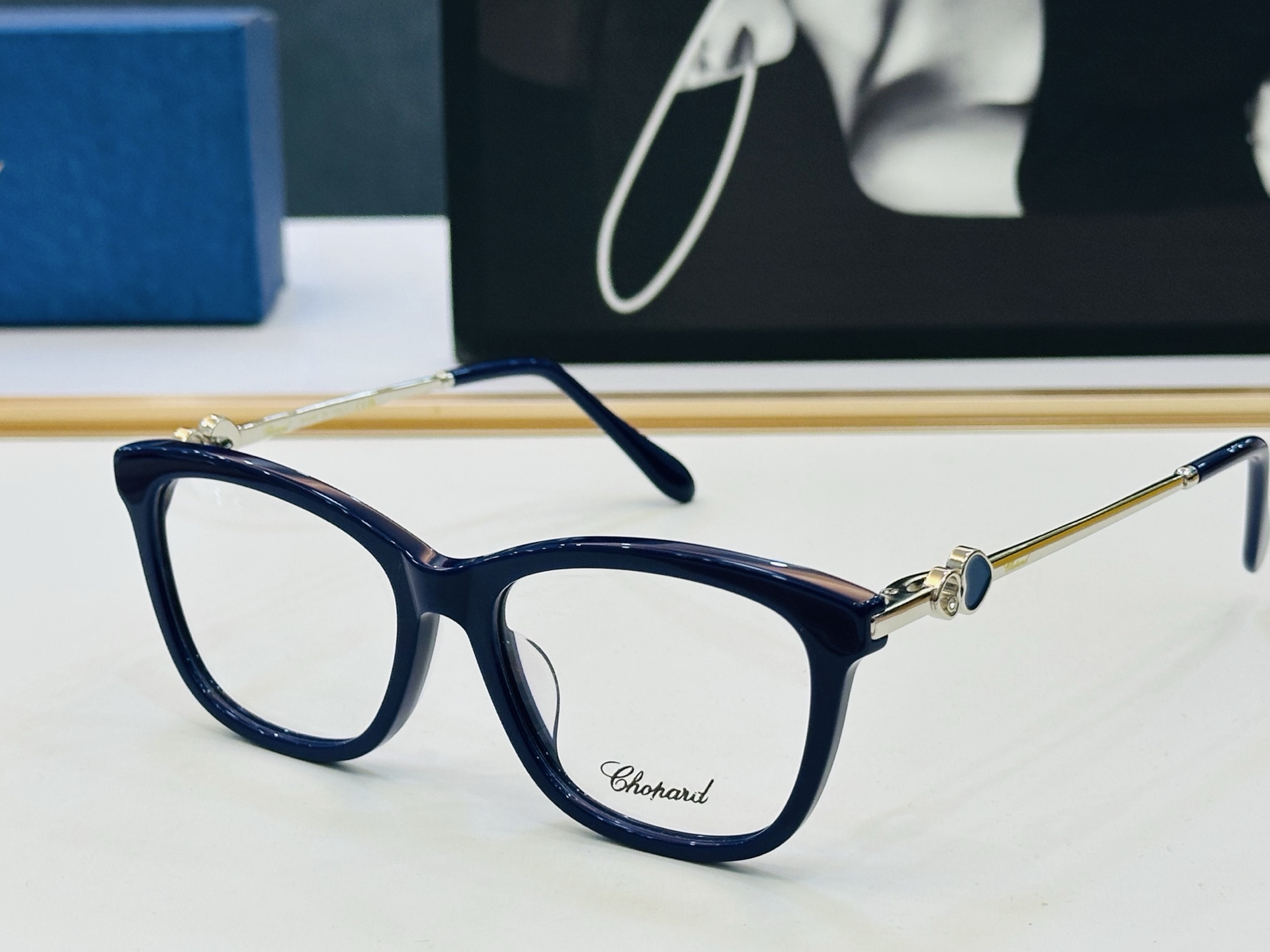 原版 ChoPard肖邦 MODEL: SCH320G Size：54口17-142 以现代时尚的设计风