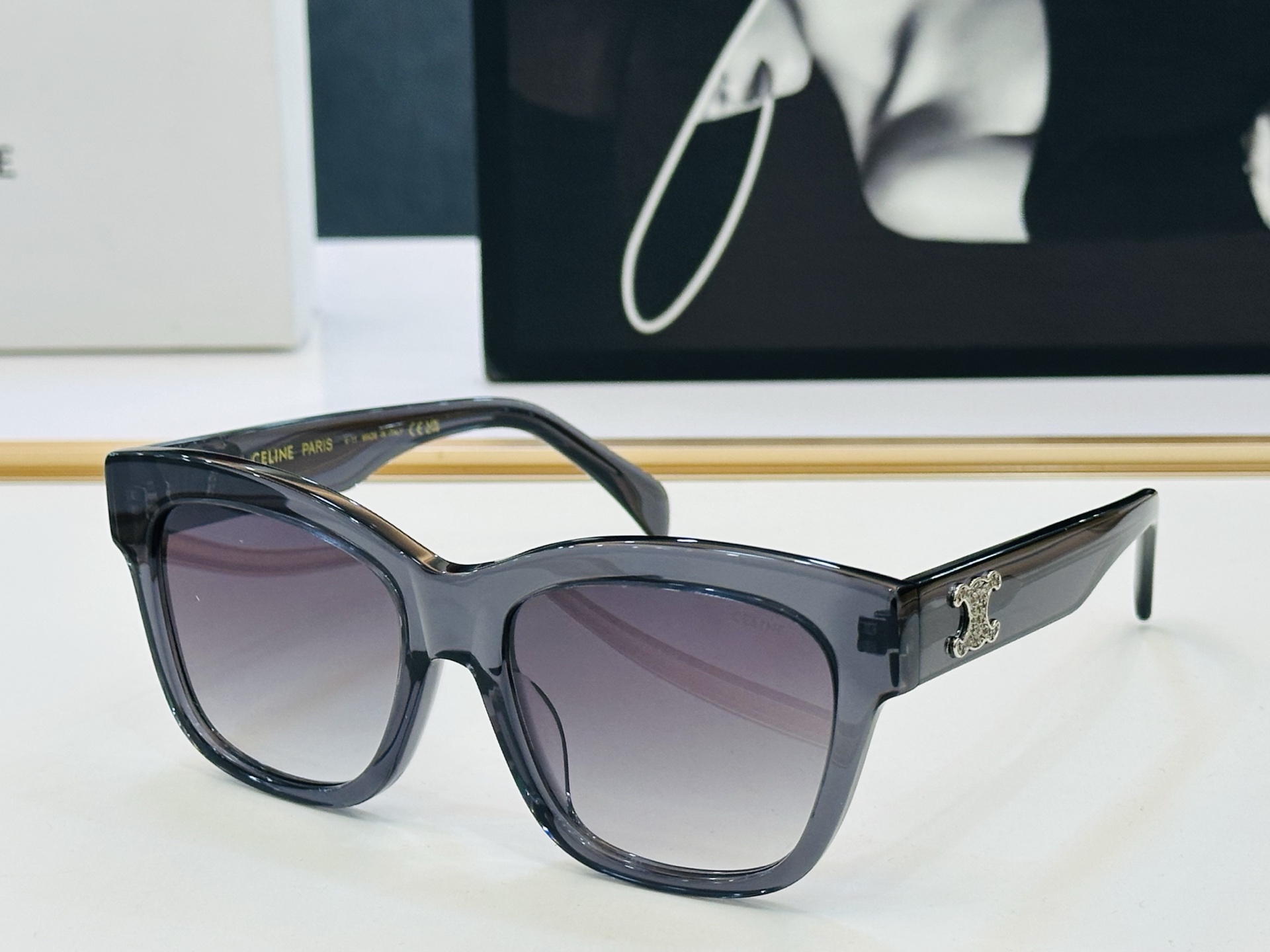 【CELINE】赛琳 CL40253 Size：55口18-145 一直热销的款式，欧美风 光泽度好 X