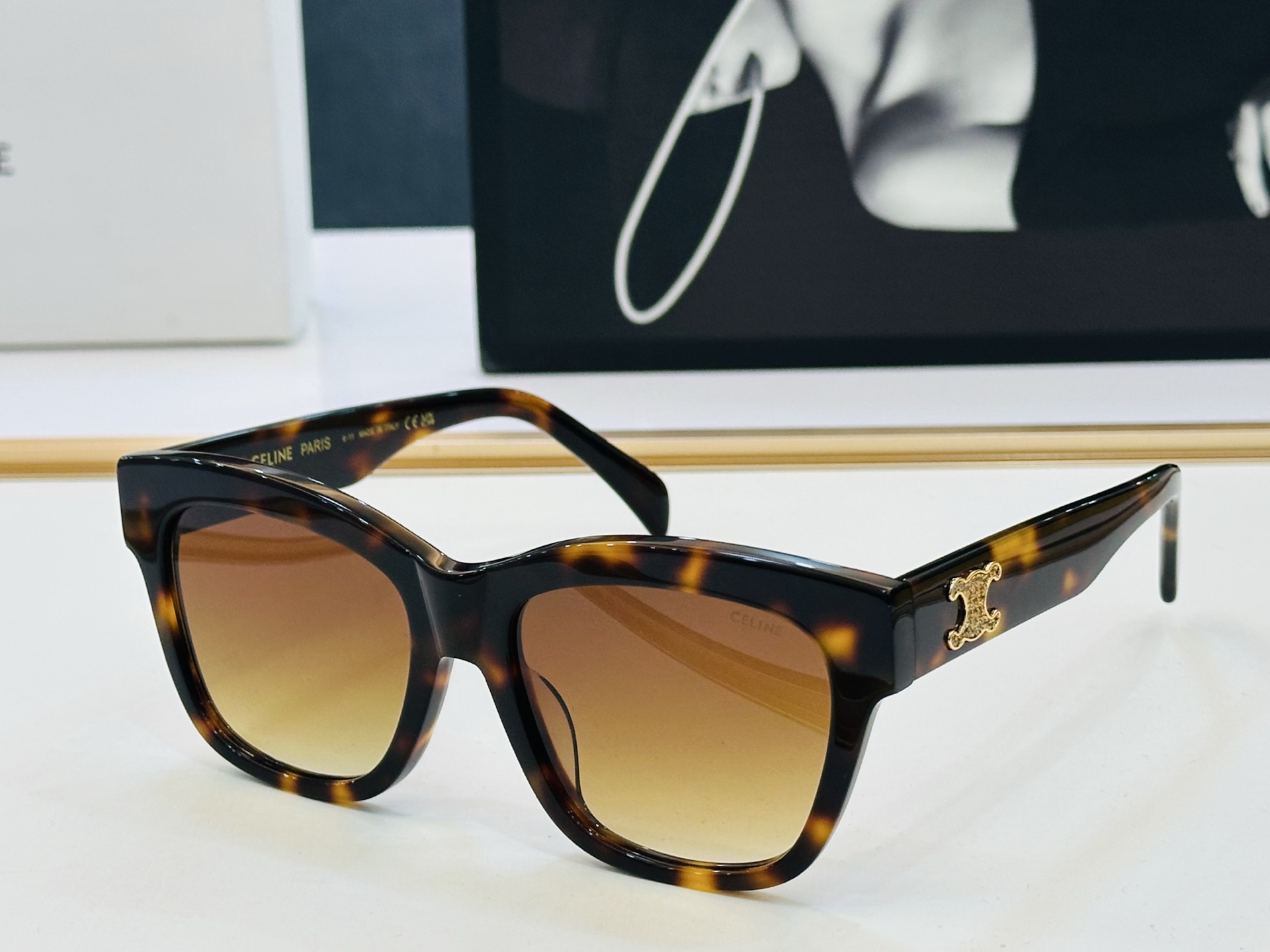 【CELINE】赛琳 CL40253 Size：55口18-145 一直热销的款式，欧美风 光泽度好 X