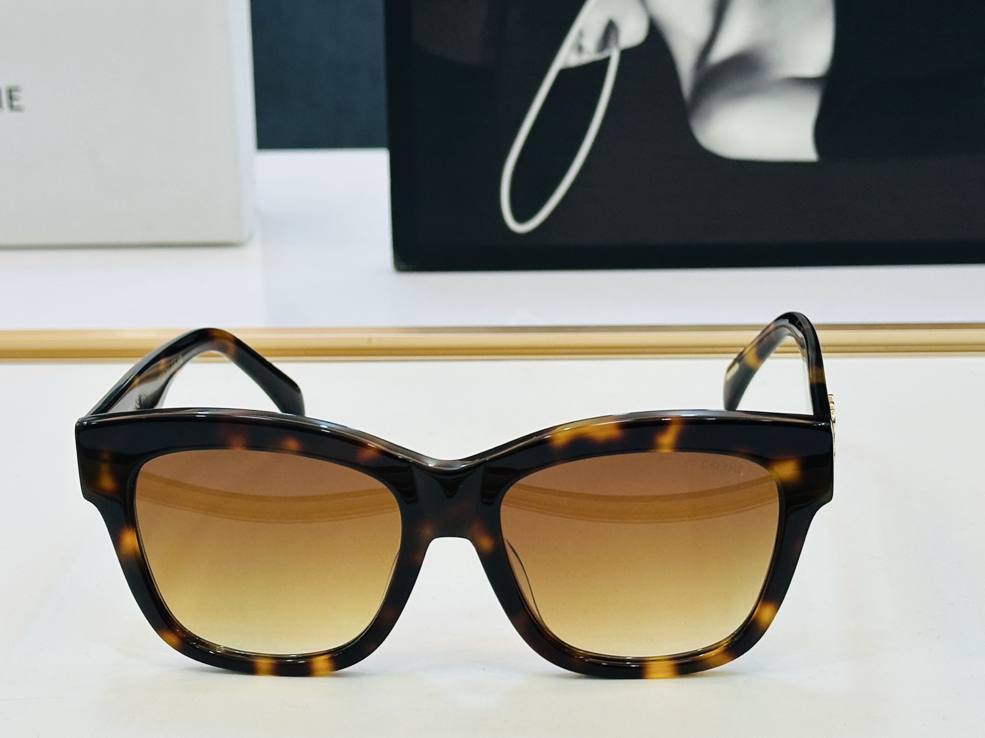 【CELINE】赛琳 CL40253 Size：55口18-145 一直热销的款式，欧美风 光泽度好 X