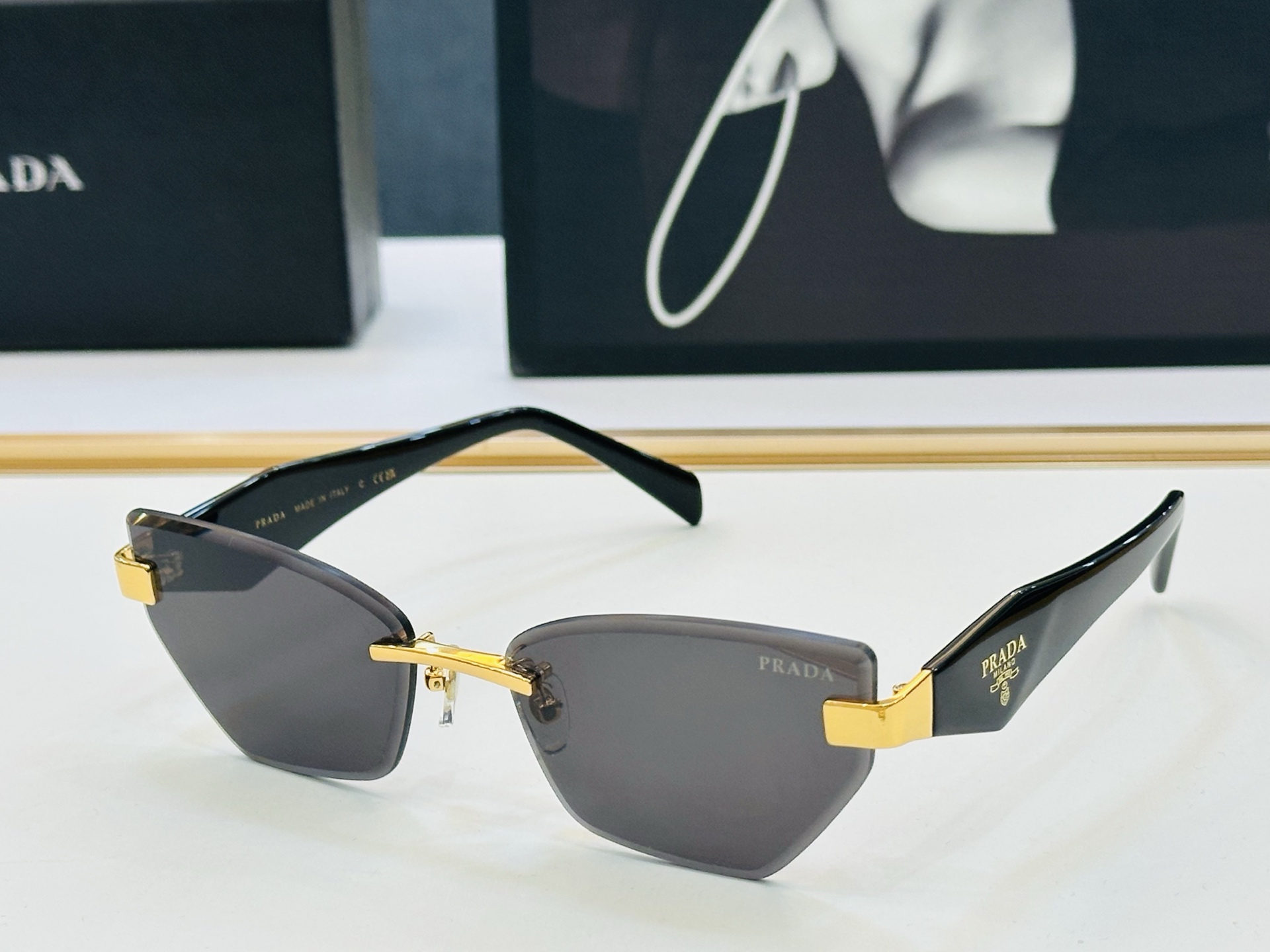 NO:553975,PRAD*Pujia PR210VS Size 61 mouth 17-148 glasses series are exquisitely made to highlight your unique personality. XL hot style glasses, sunglasses, sunglasses, glasses, prada, prada19860909PRAD*普家 PR210VS Size61口17-148眼镜系列堪称精湛制作 彰显独特个 XL火爆款 眼镜墨镜太阳镜,眼镜,prada,prada,glasses