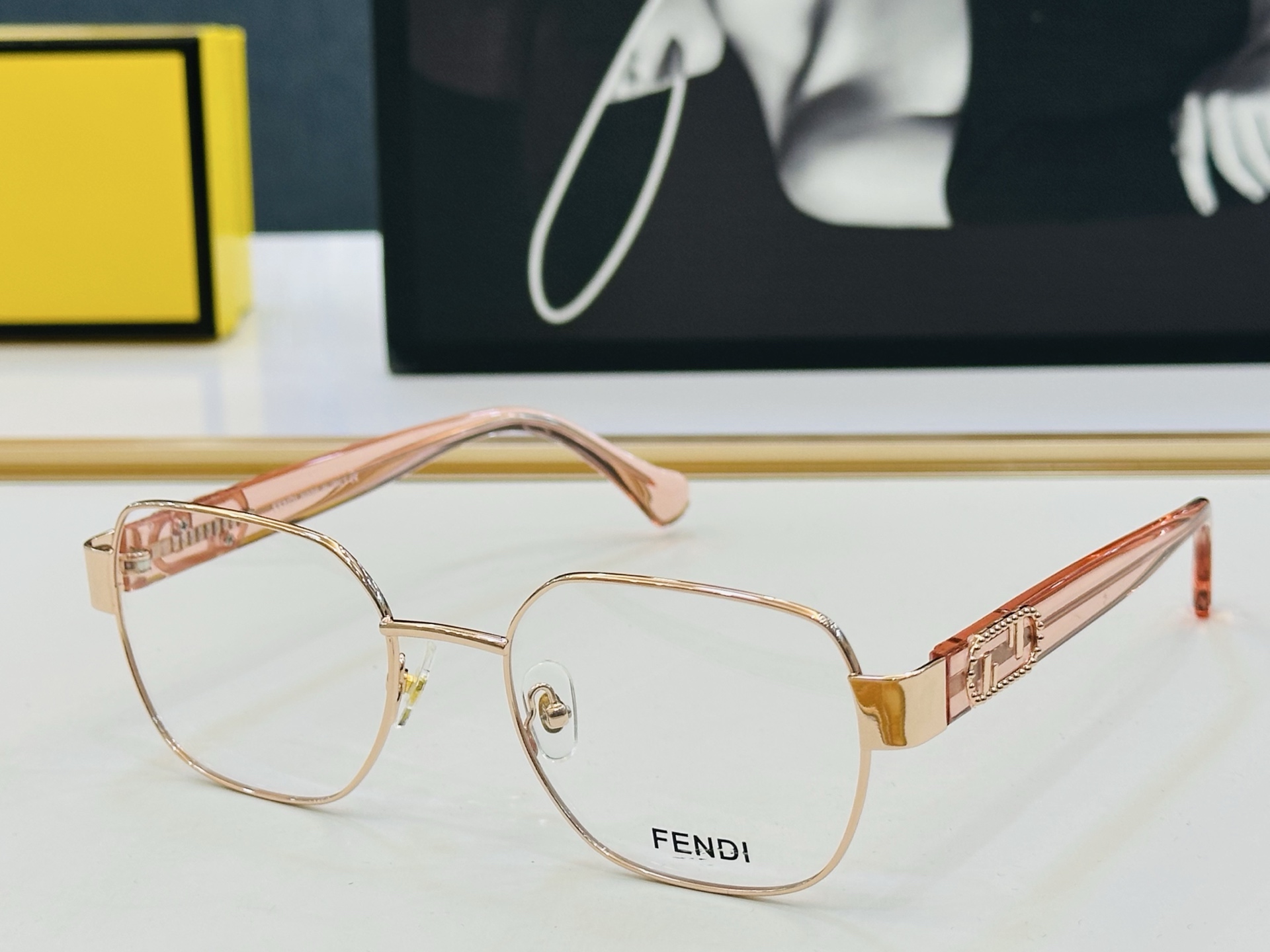 。新款FEND* FE40052 Size：53口19-145 🎁芬家 😀👏时尚经典 L配光架
