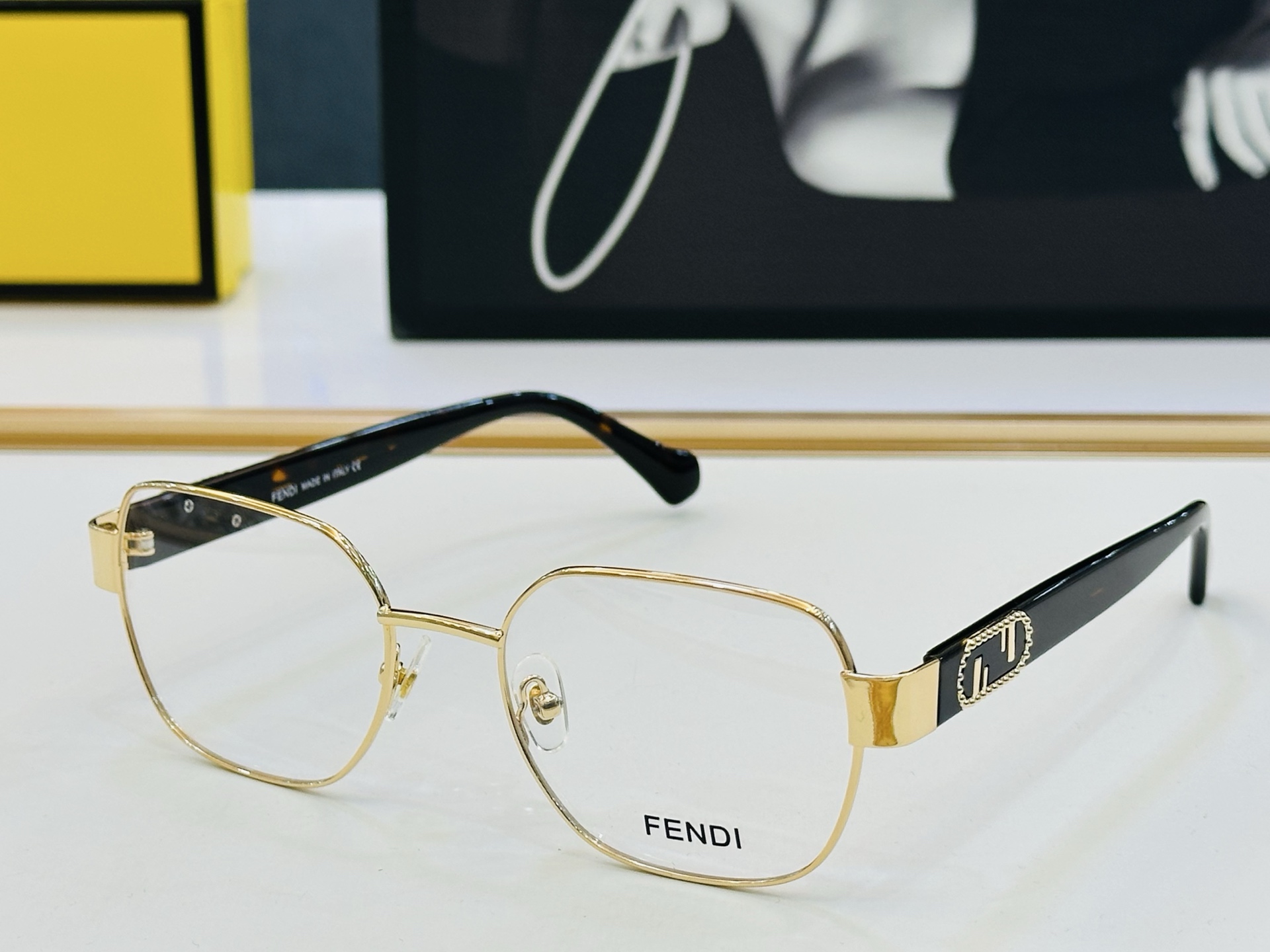 。新款FEND* FE40052 Size：53口19-145 🎁芬家 😀👏时尚经典 L配光架