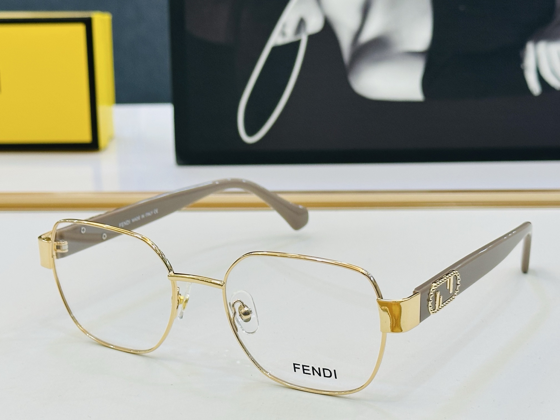 。新款FEND* FE40052 Size：53口19-145 🎁芬家 😀👏时尚经典 L配光架