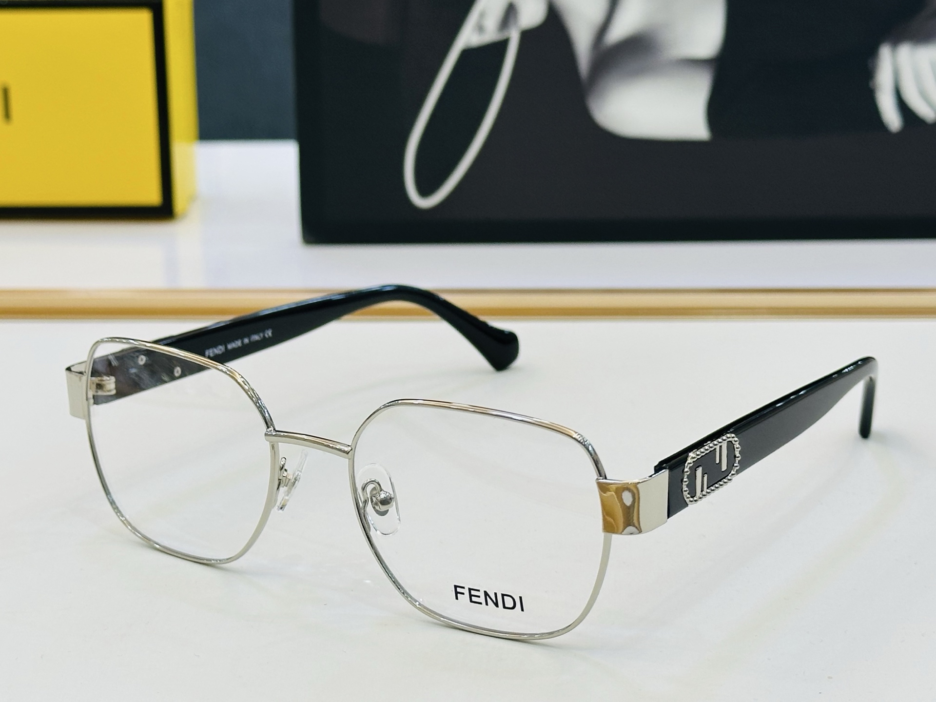 。新款FEND* FE40052 Size：53口19-145 🎁芬家 😀👏时尚经典 L配光架
